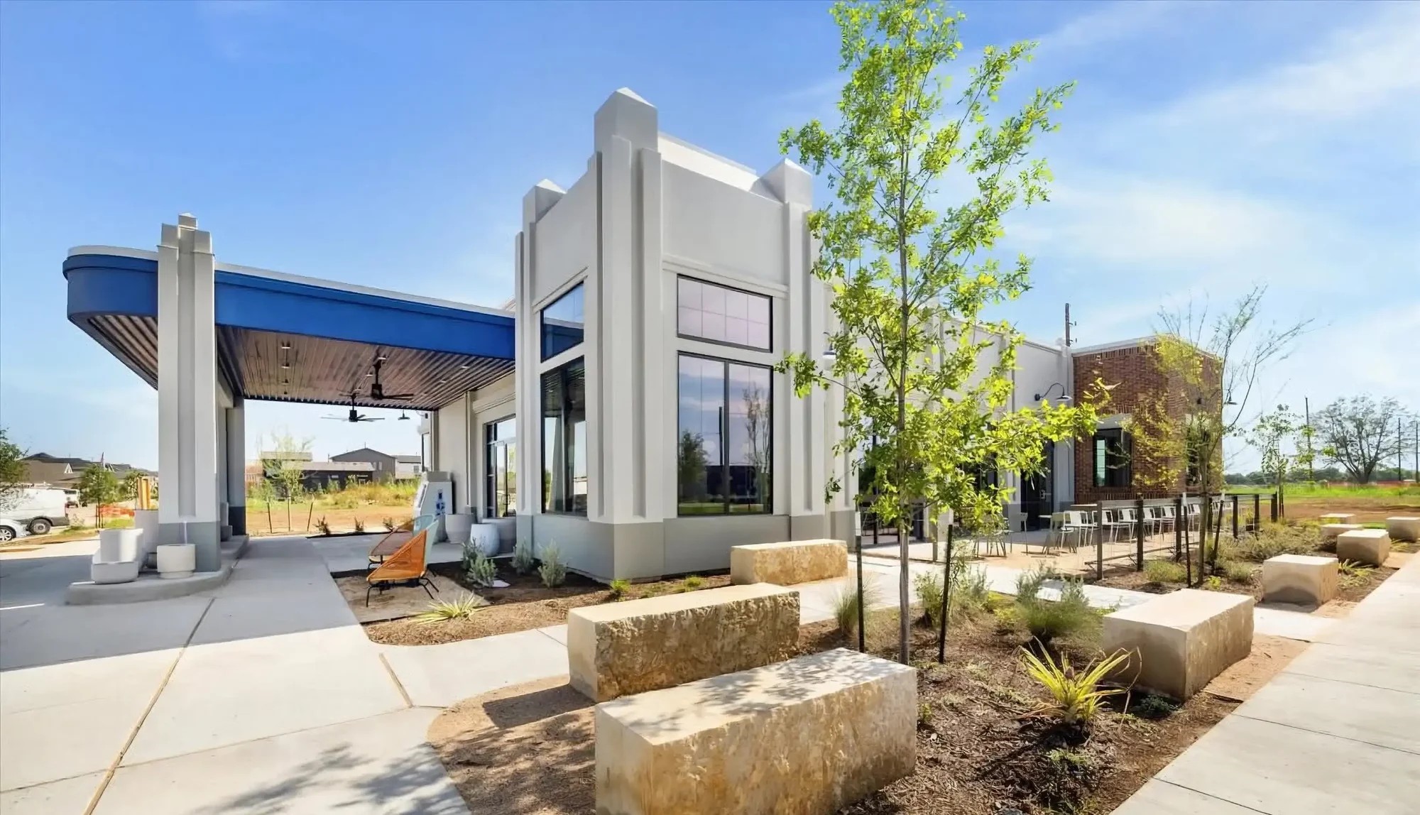 1127 Connecting Way Property Photo 4