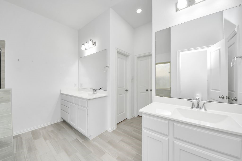 9003 Stanley Oak Drive Property Photo 32