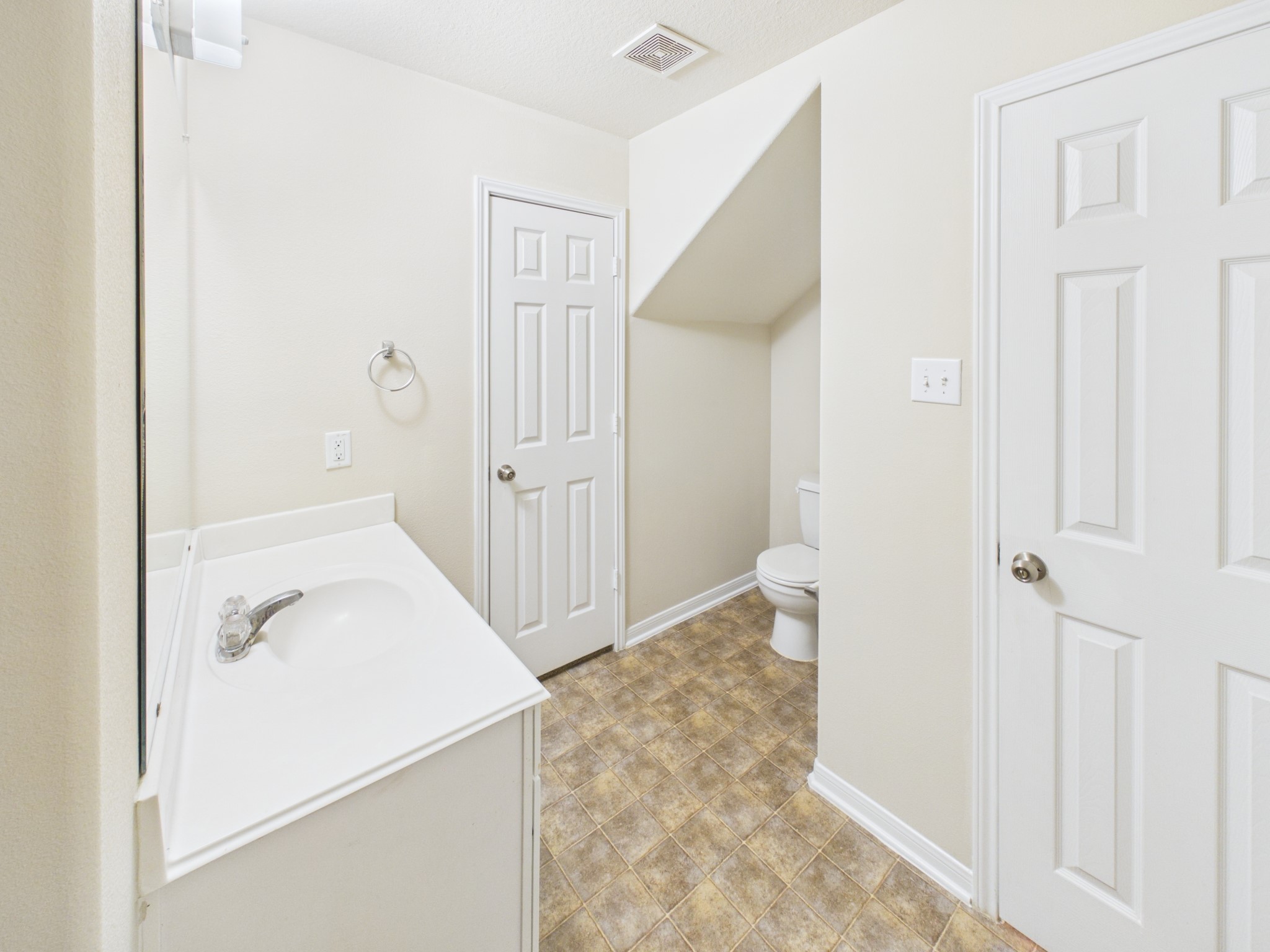 3319 Apple Dale Drive Property Photo 9