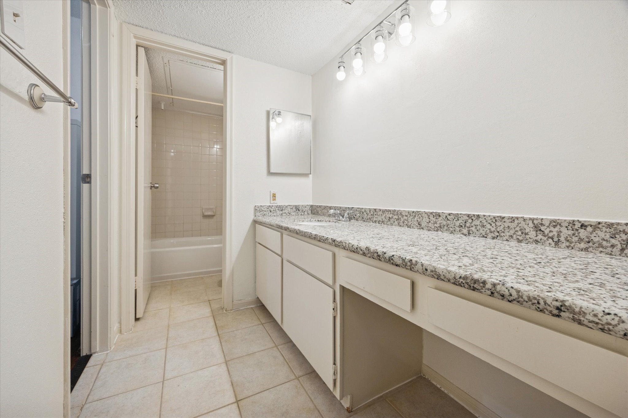 2120 El Paseo Street 2003 Property Photo 6