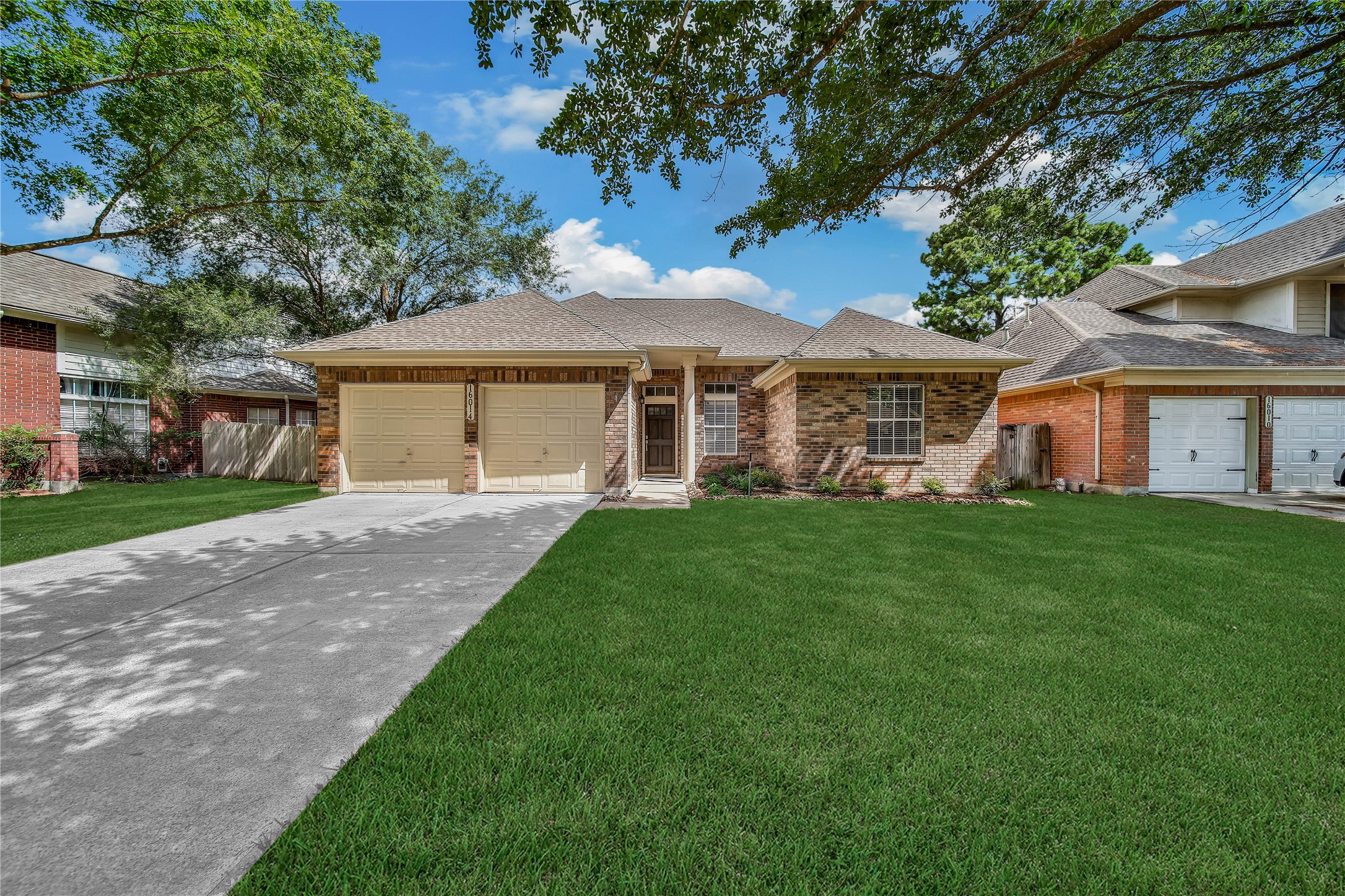 16014 Brittany Knoll Drive Property Photo 1