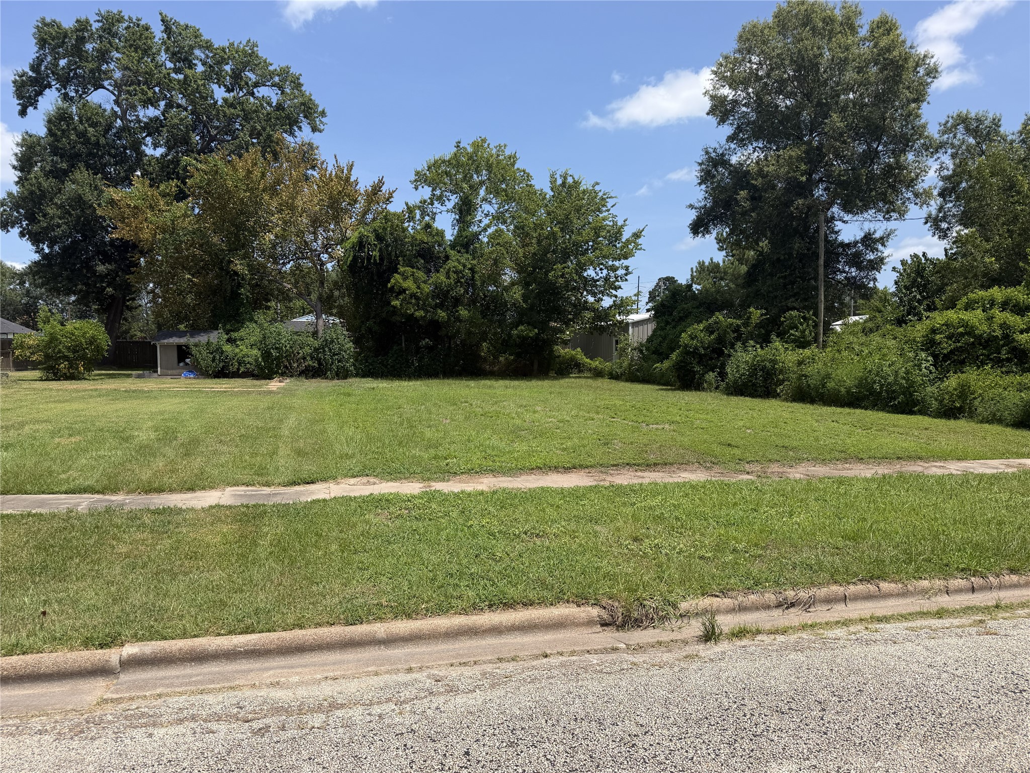 115 E North Street Property Photo 1