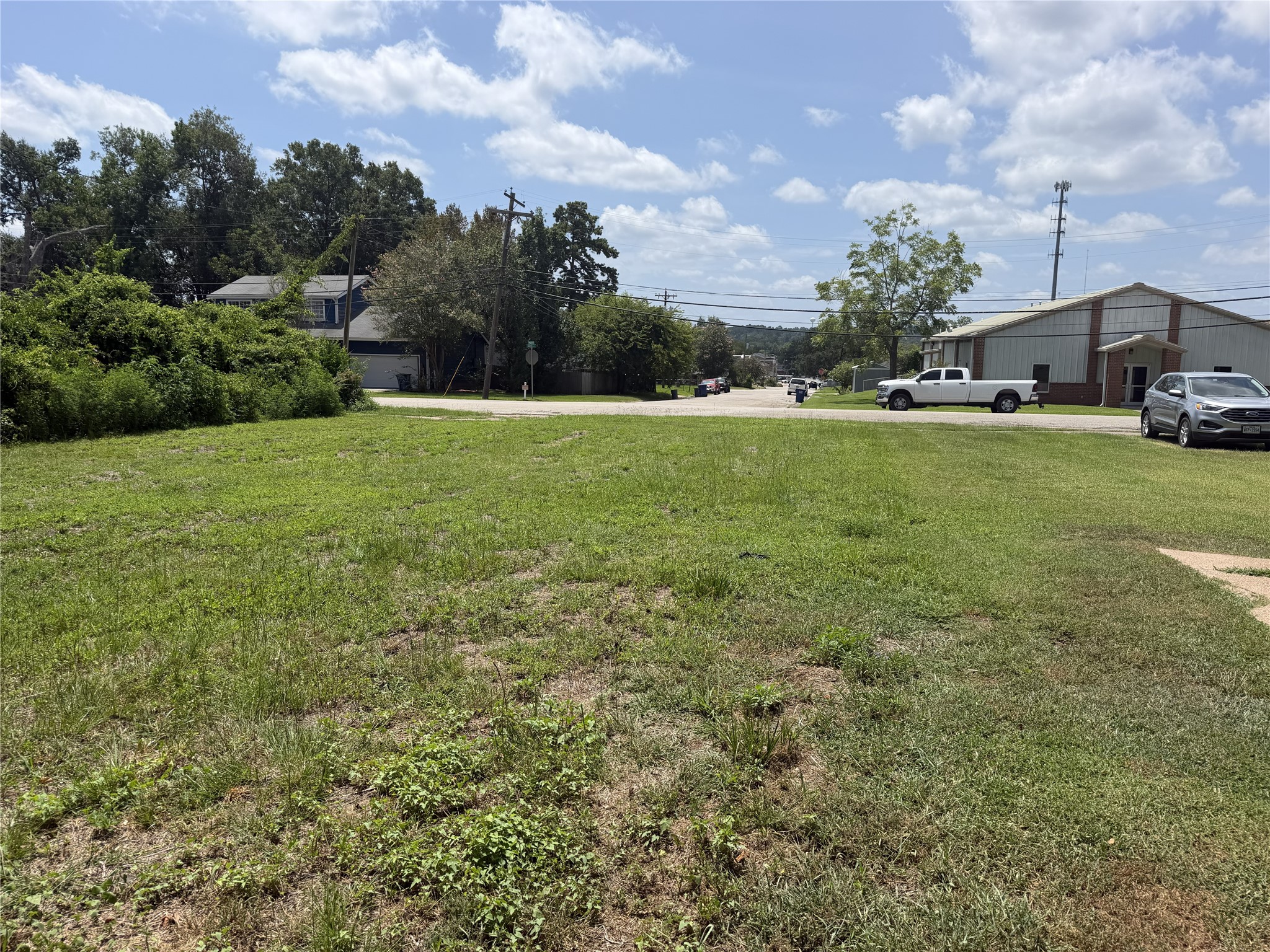 115 E North Street Property Photo 4