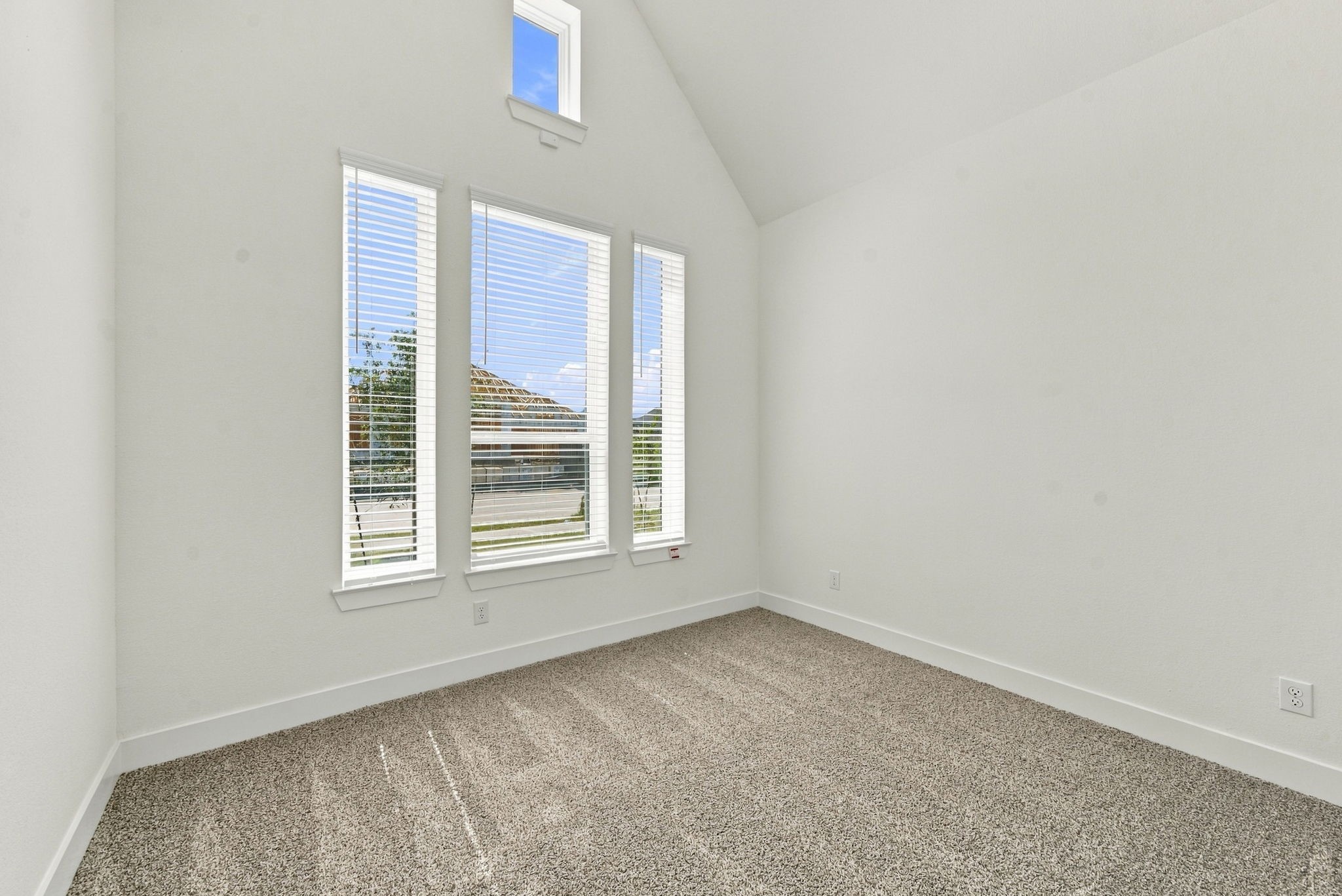 12206 Denham Drive Property Photo 3