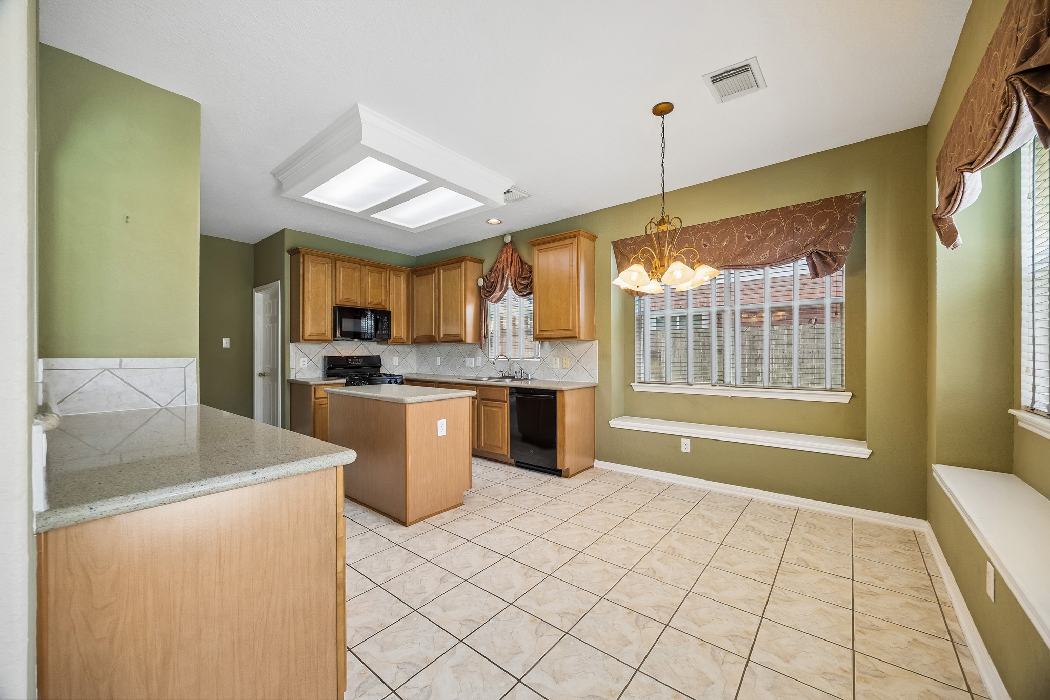 2843 Five Oaks Drive Property Photo 11