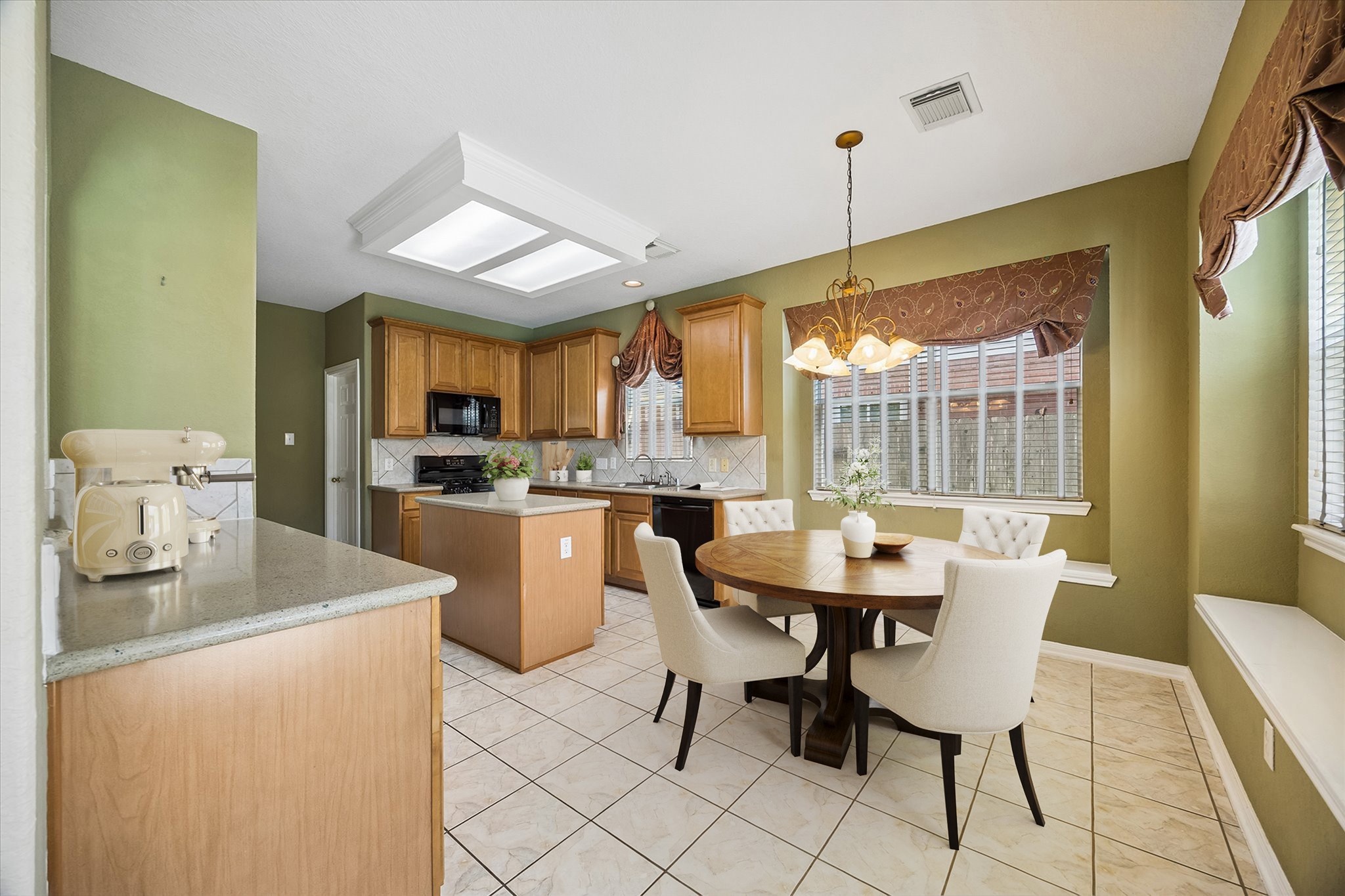 2843 Five Oaks Drive Property Photo 11