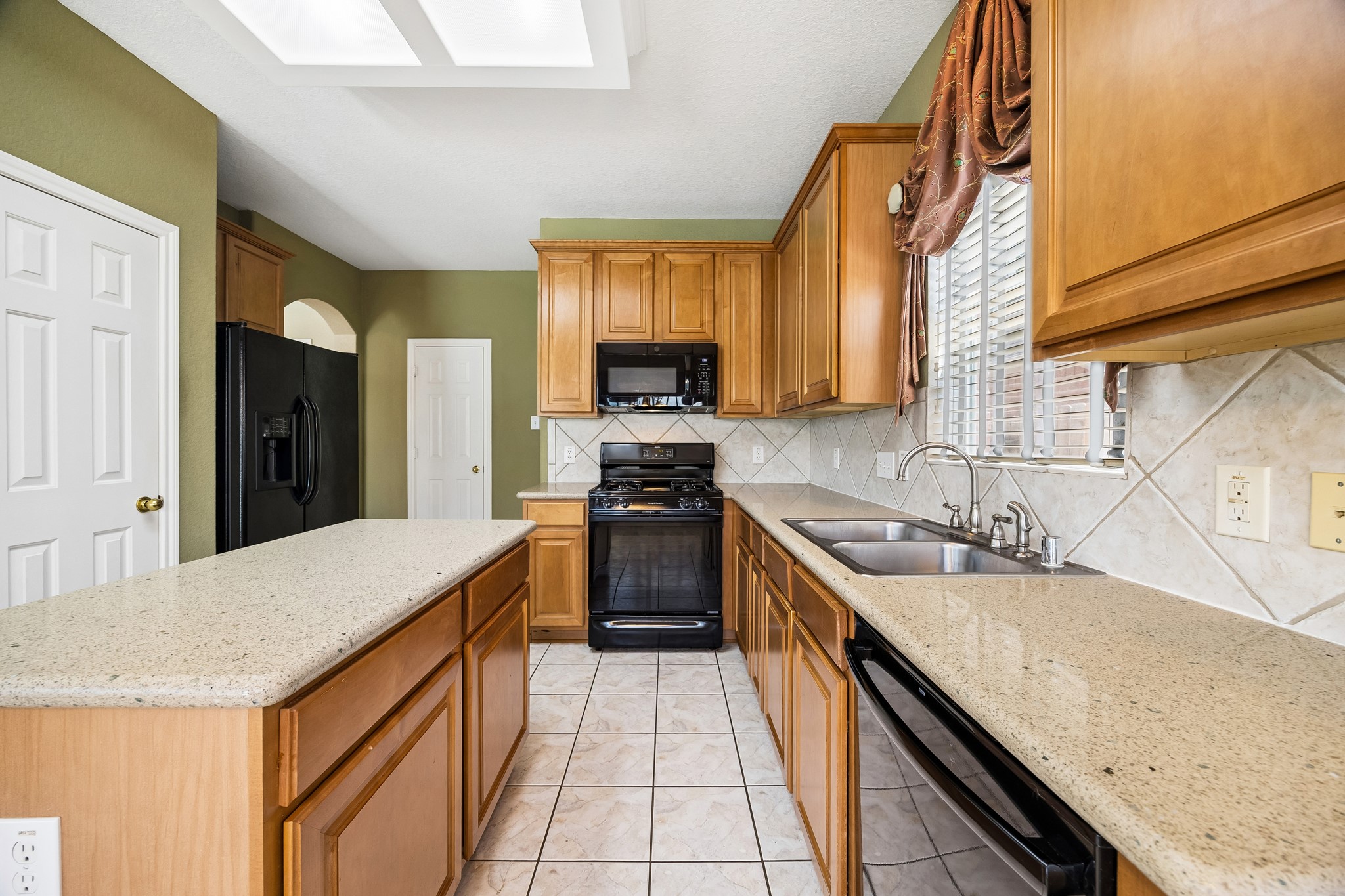 2843 Five Oaks Drive Property Photo 12