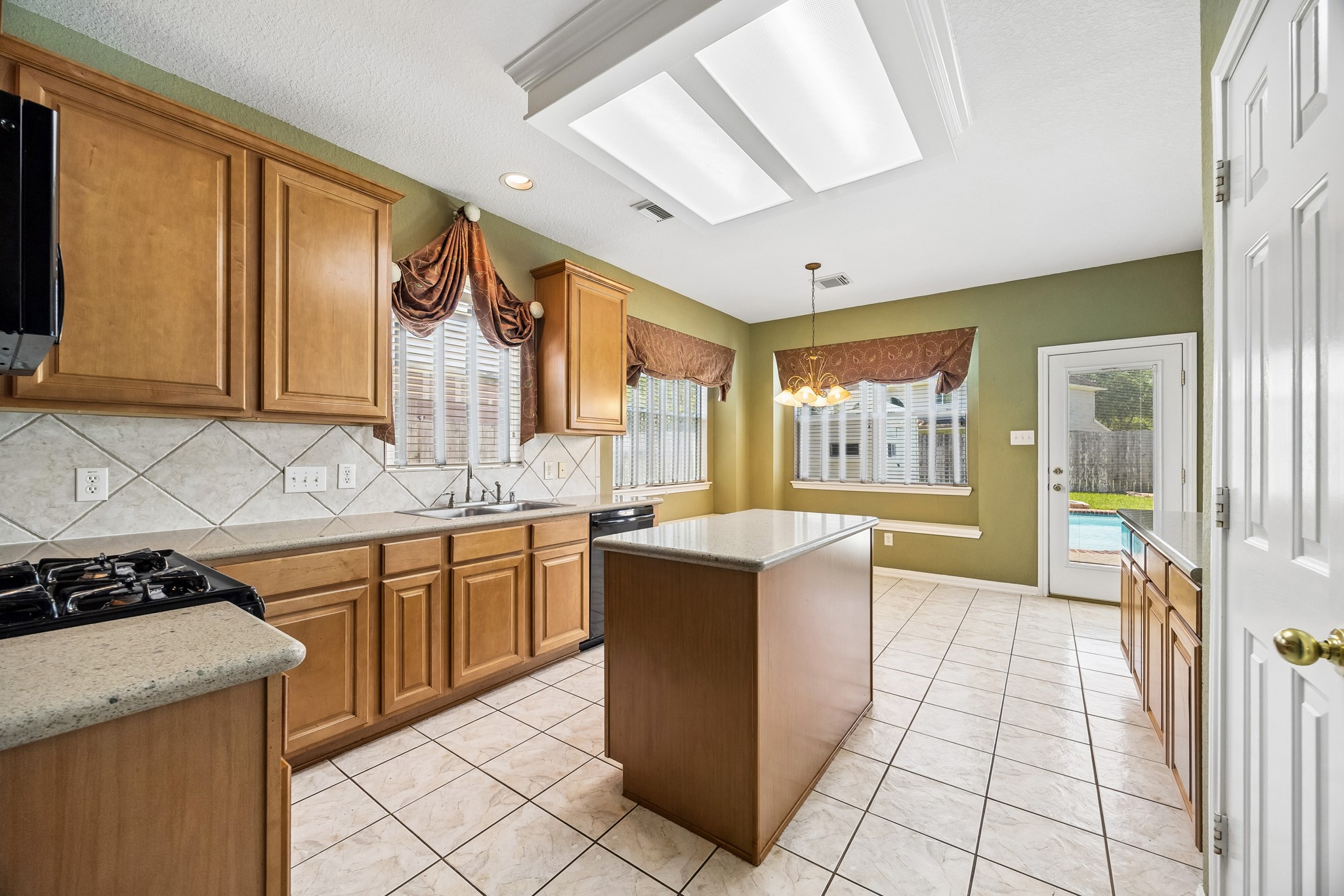 2843 Five Oaks Drive Property Photo 13