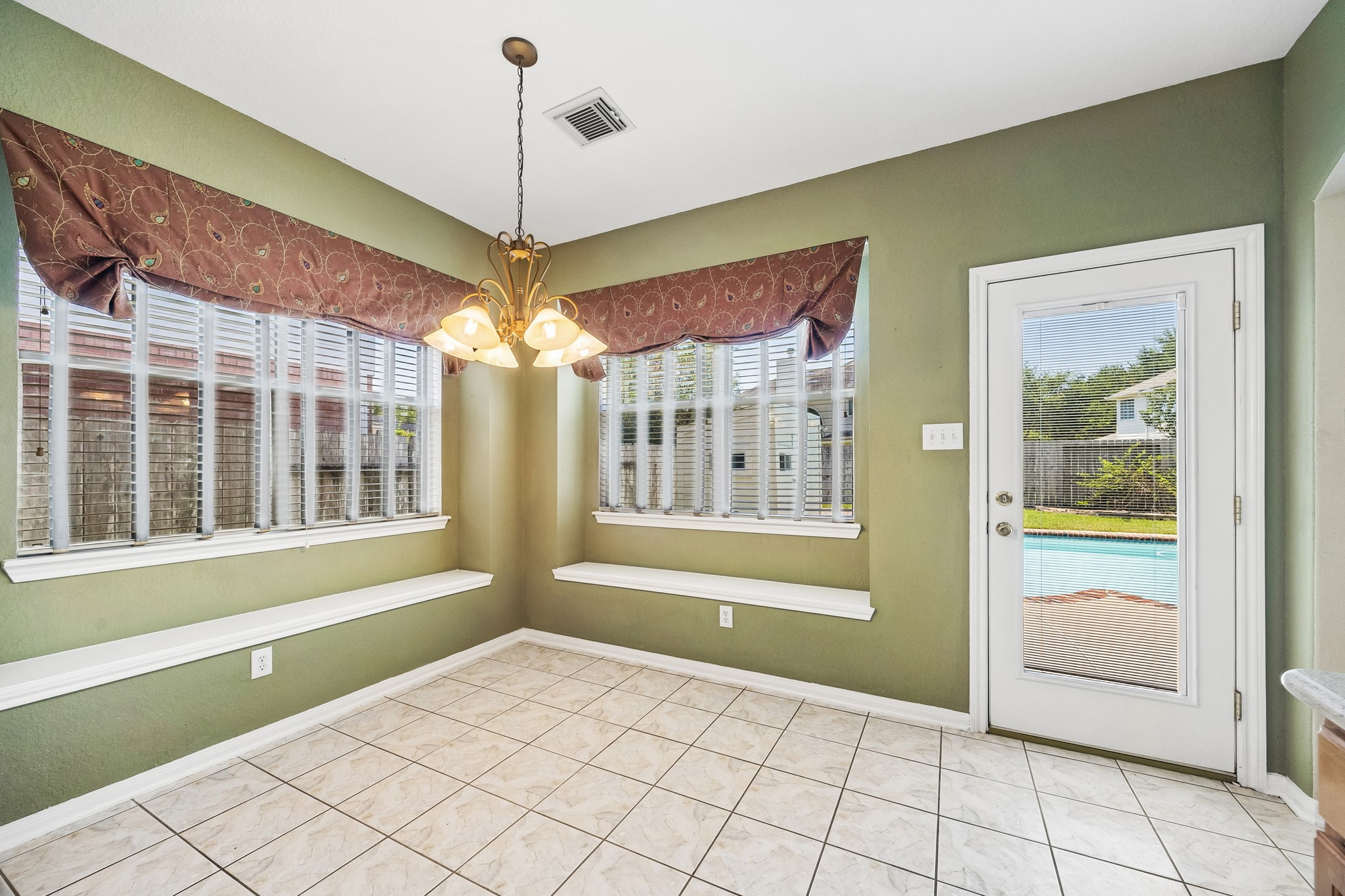 2843 Five Oaks Drive Property Photo 15