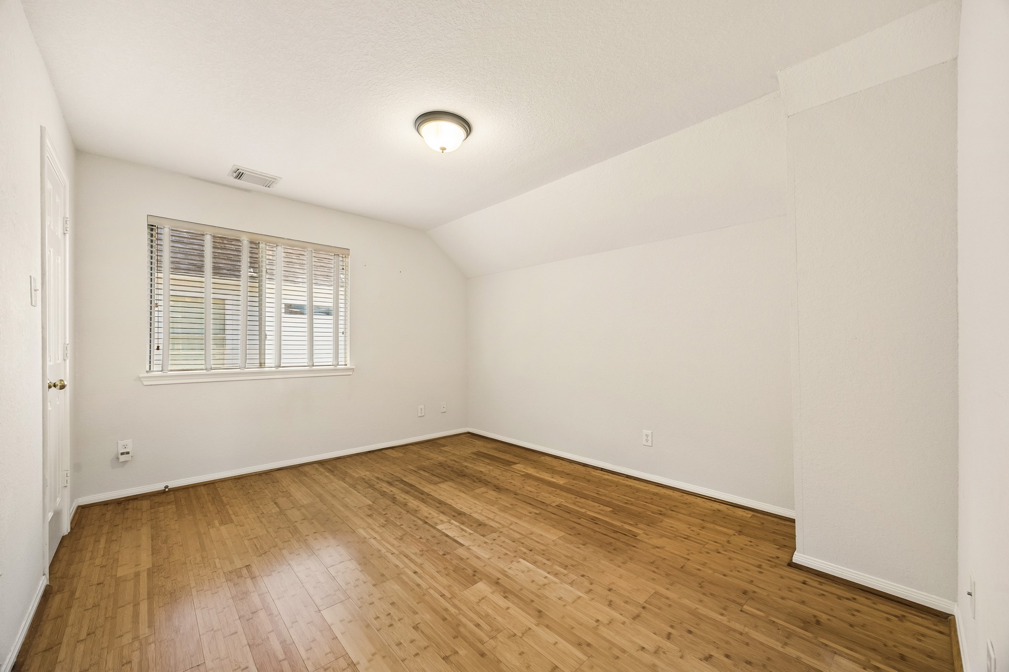 2843 Five Oaks Drive Property Photo 28