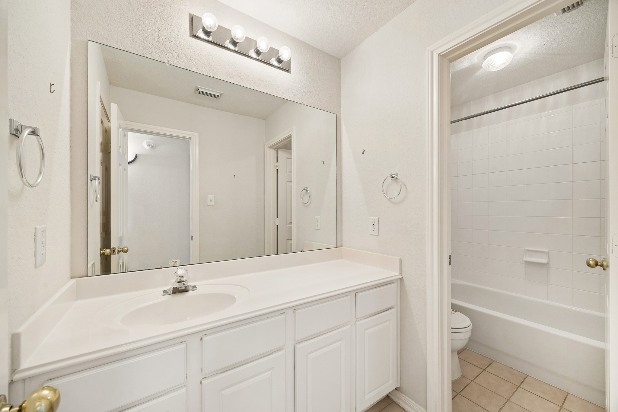 2843 Five Oaks Drive Property Photo 29