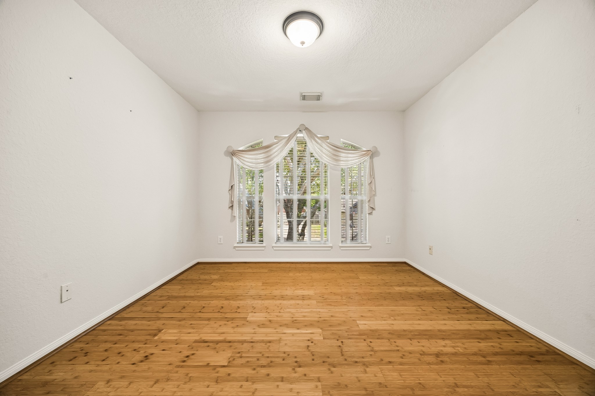 2843 Five Oaks Drive Property Photo 30
