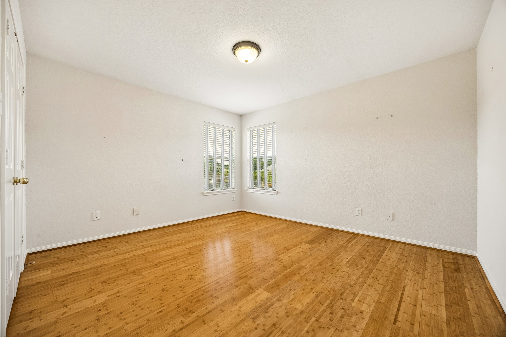 2843 Five Oaks Drive Property Photo 32