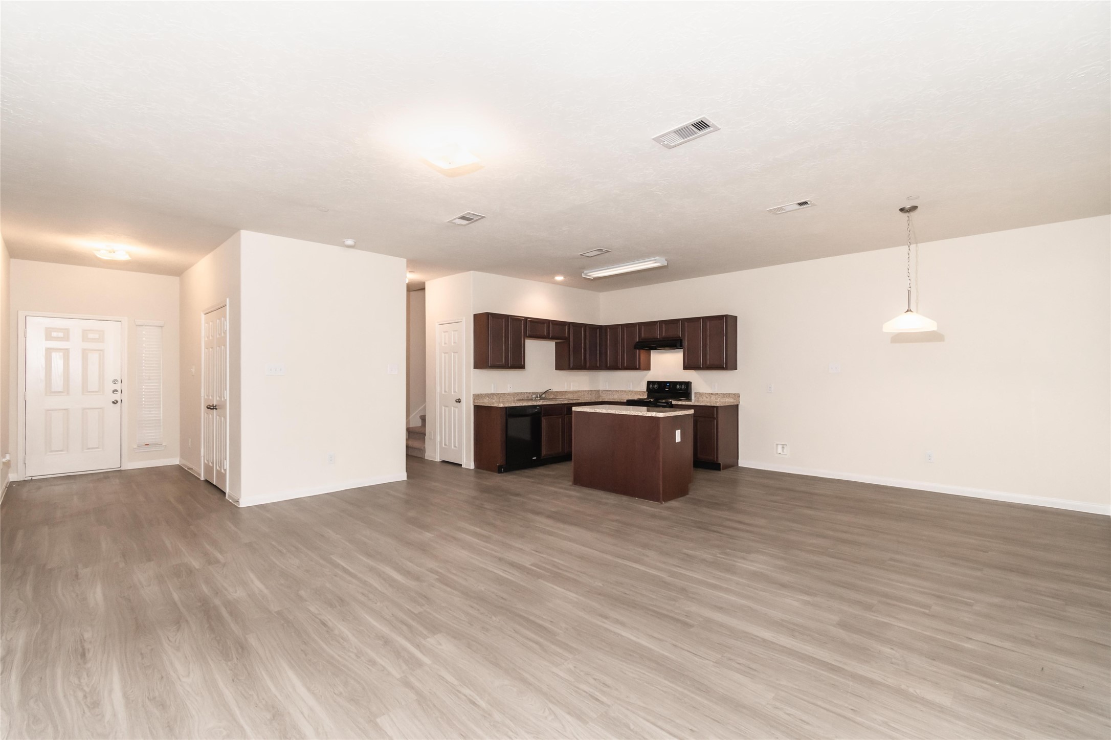 3914 Lexington Manor Court Property Photo 2