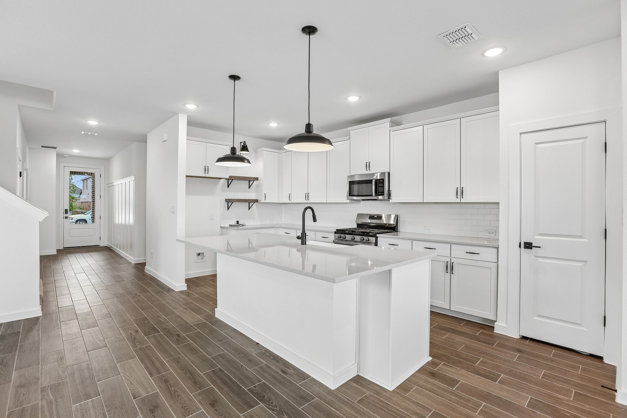 7922 Jade Crest Drive Property Photo 5