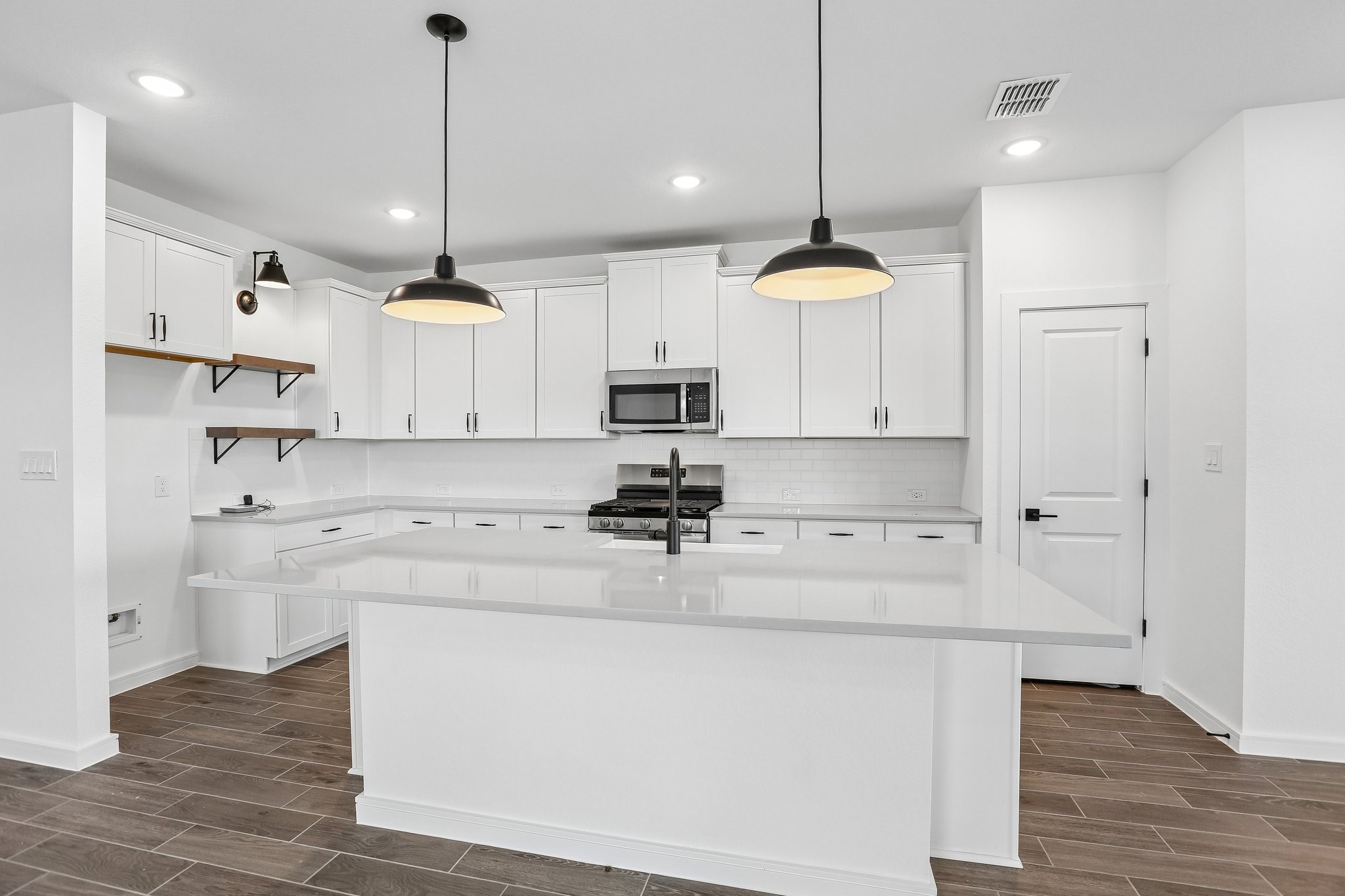7922 Jade Crest Drive Property Photo 6