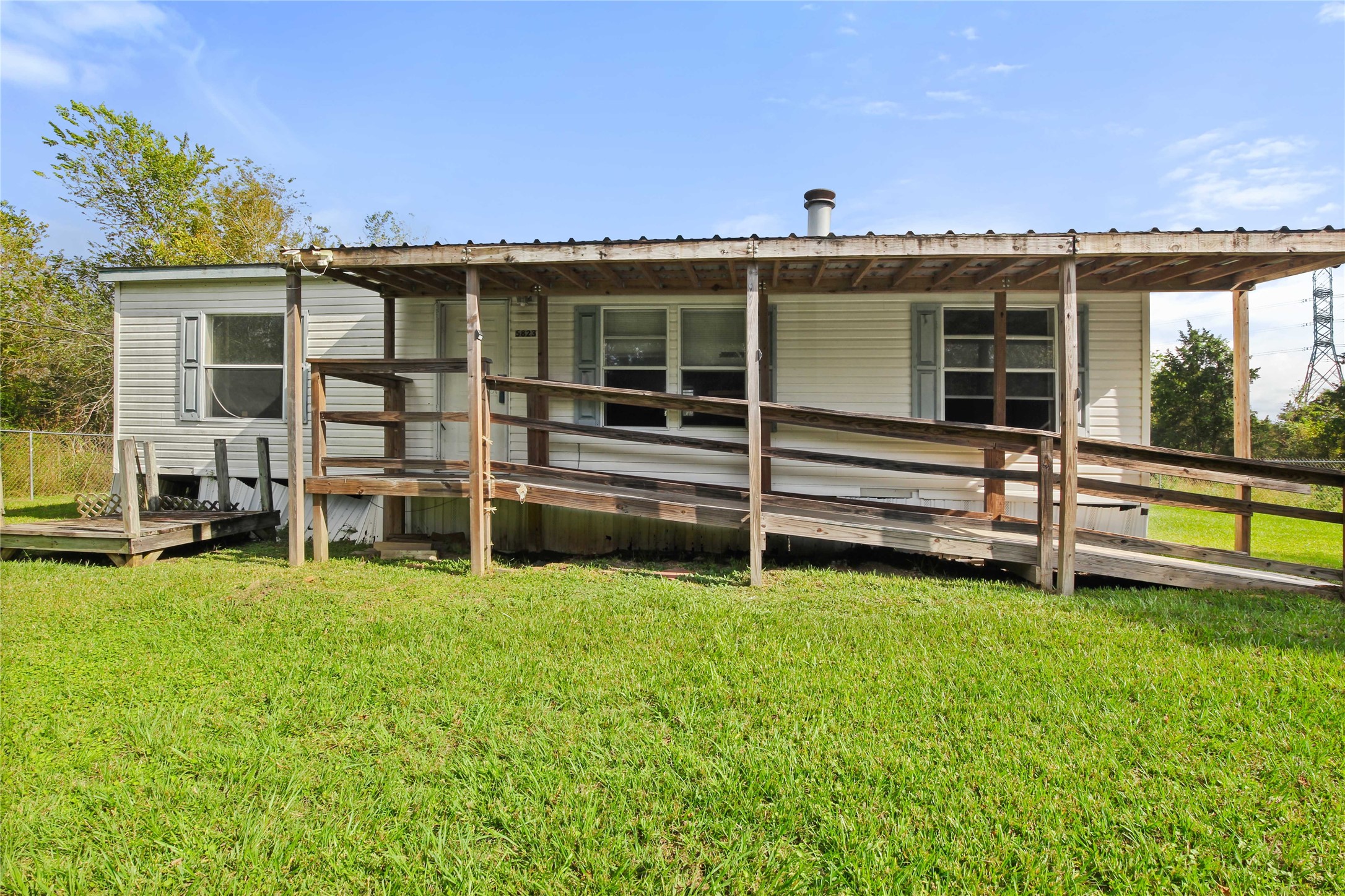5823 County Road 166 Property Photo 3