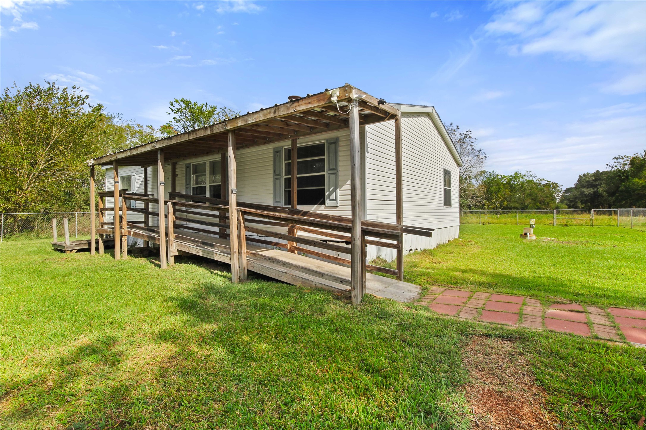 5823 County Road 166 Property Photo 4