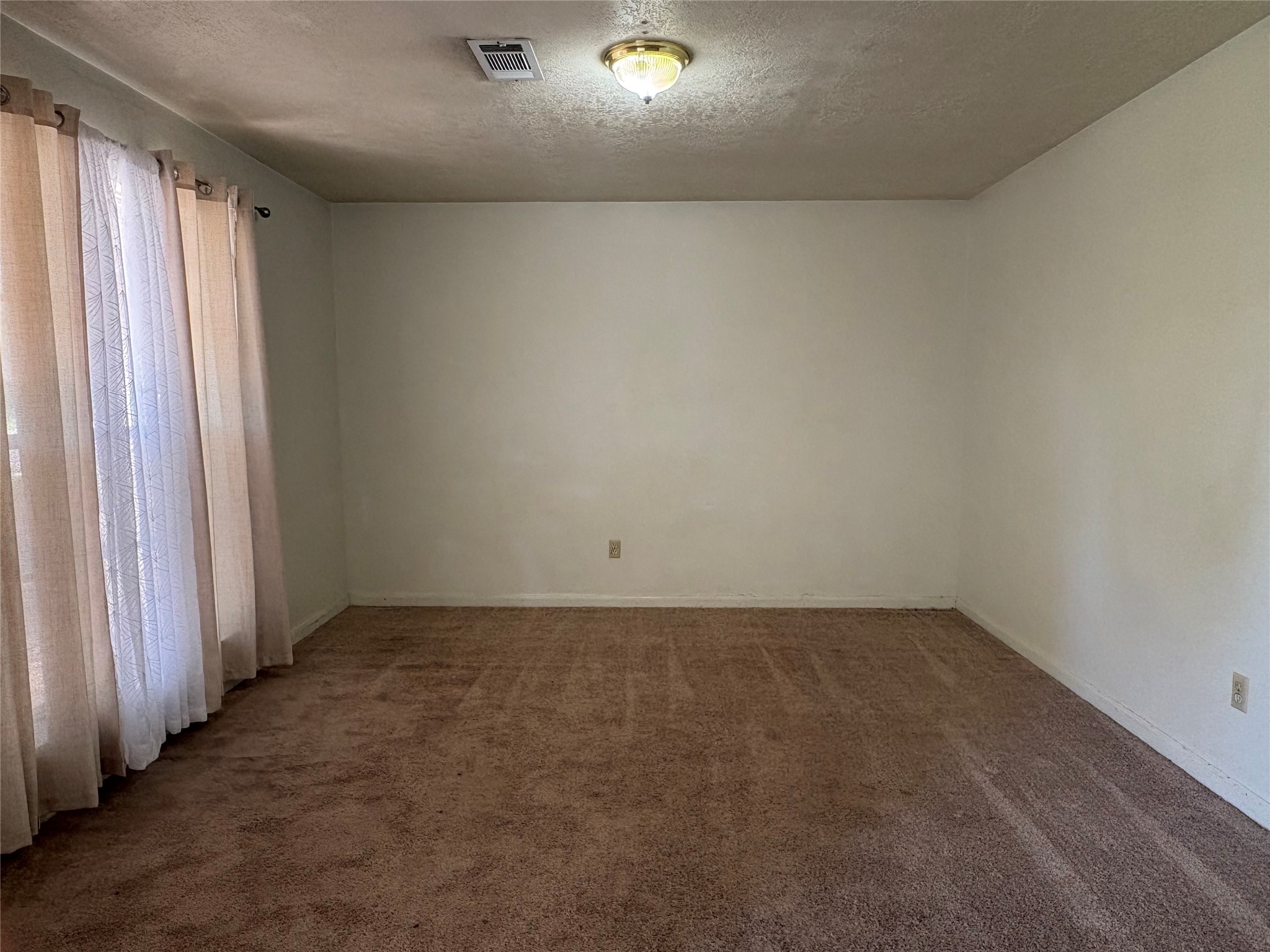118 Honeysuckle Street Property Photo 3