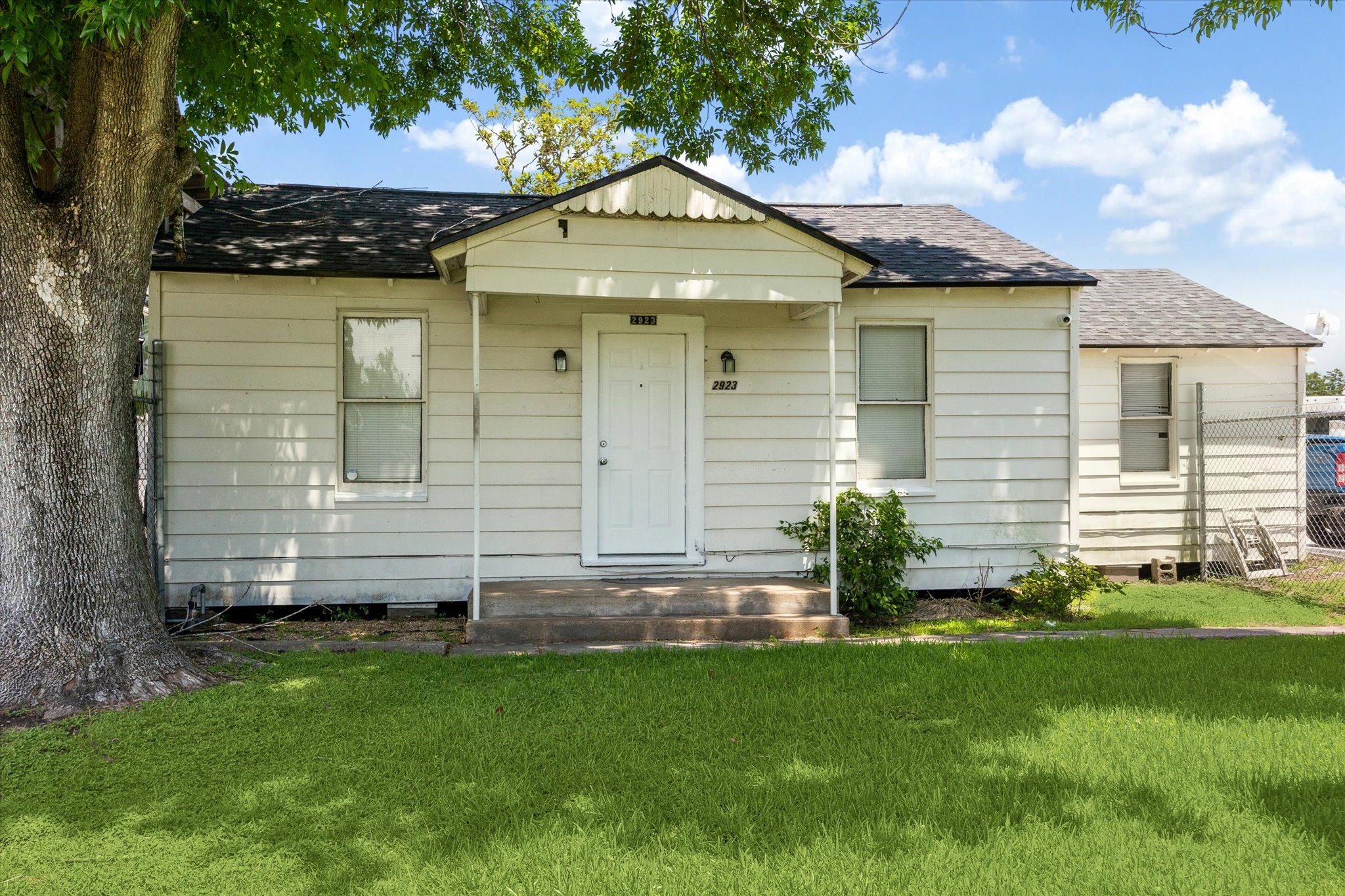 2923 Beverly Road Property Photo 1