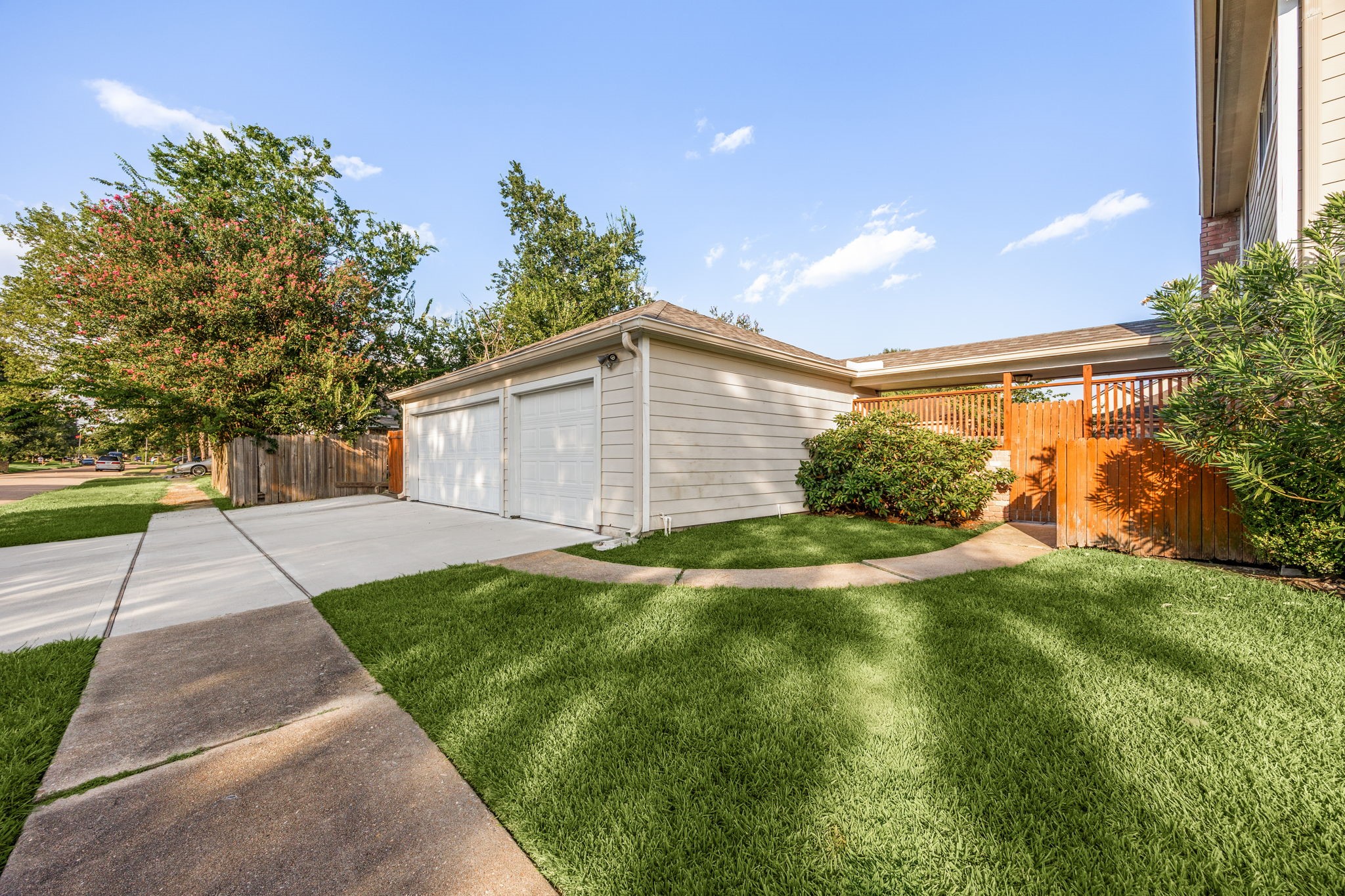 15526 Cabildo Drive Property Photo 3