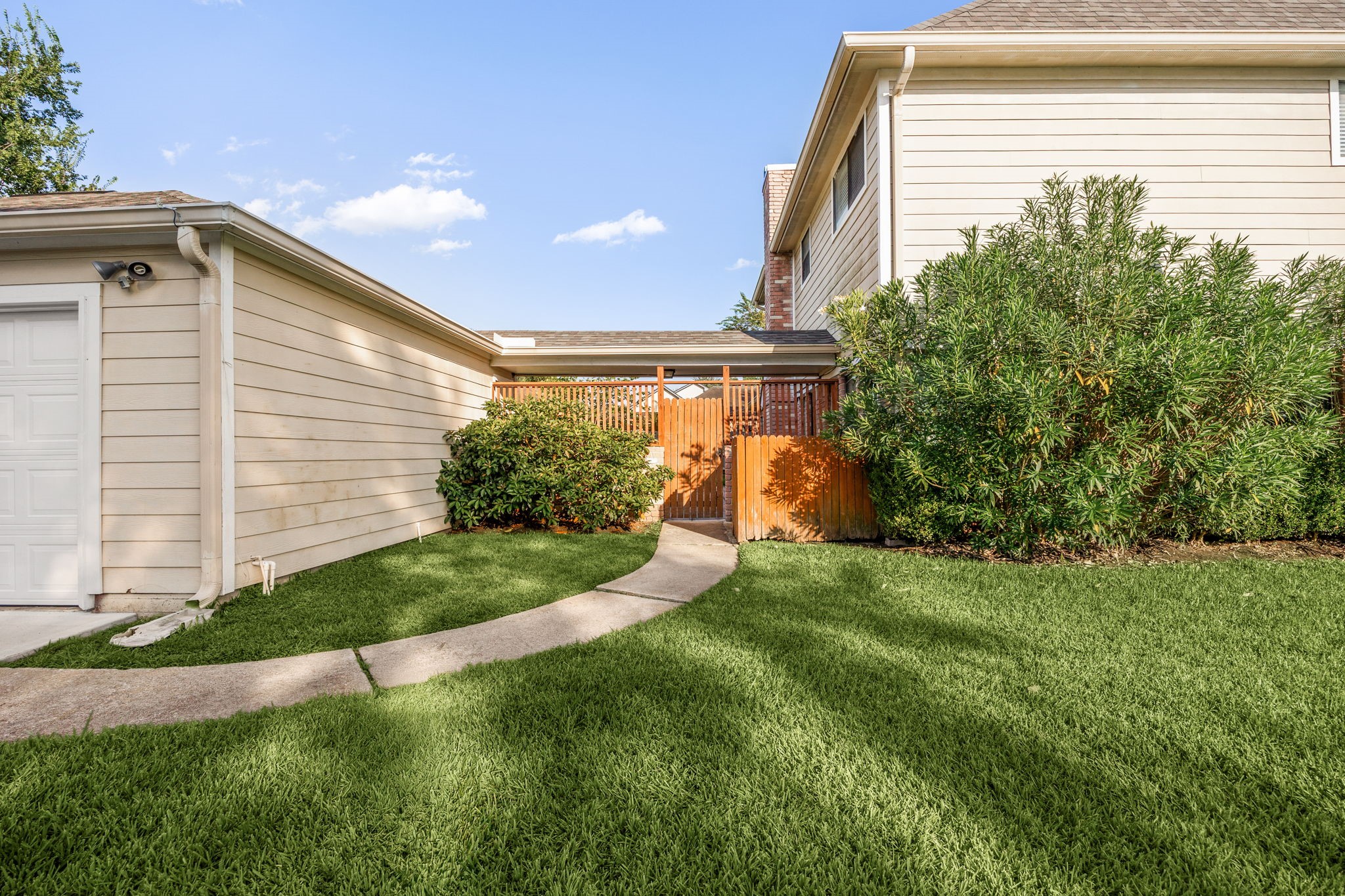 15526 Cabildo Drive Property Photo 4