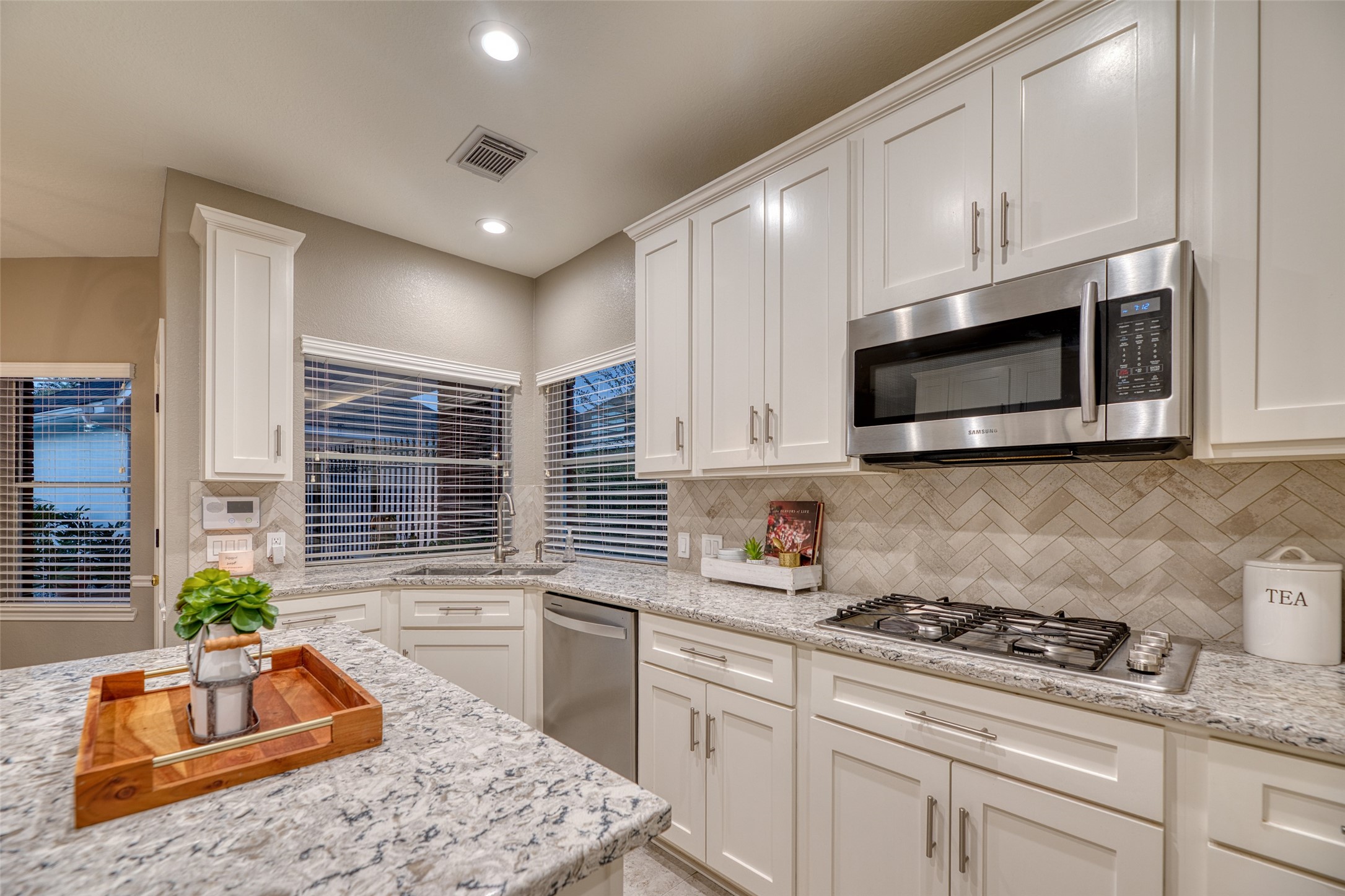 19226 Atherton Lane Property Photo 12