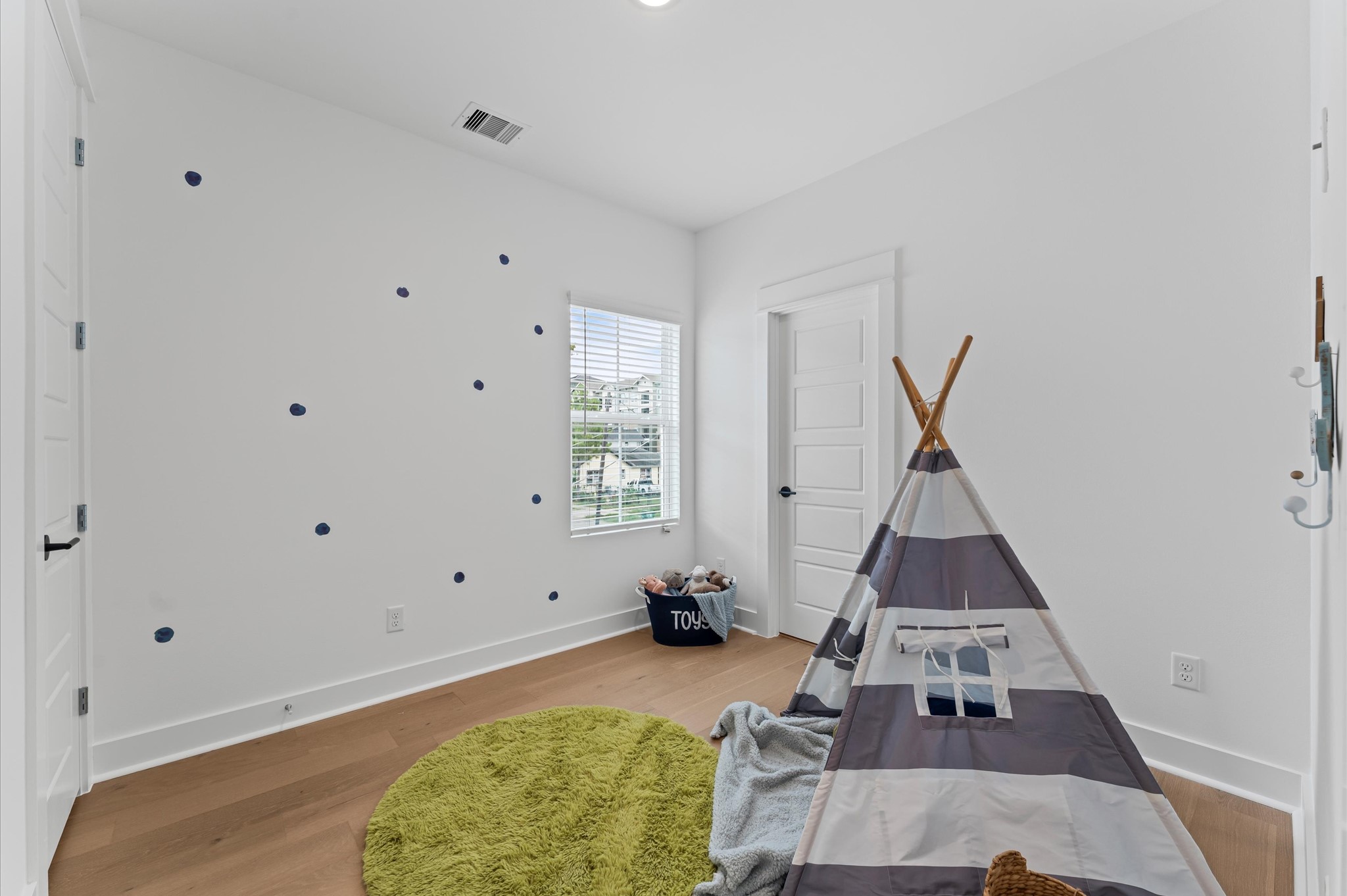 332 Neyland Street Property Photo 25