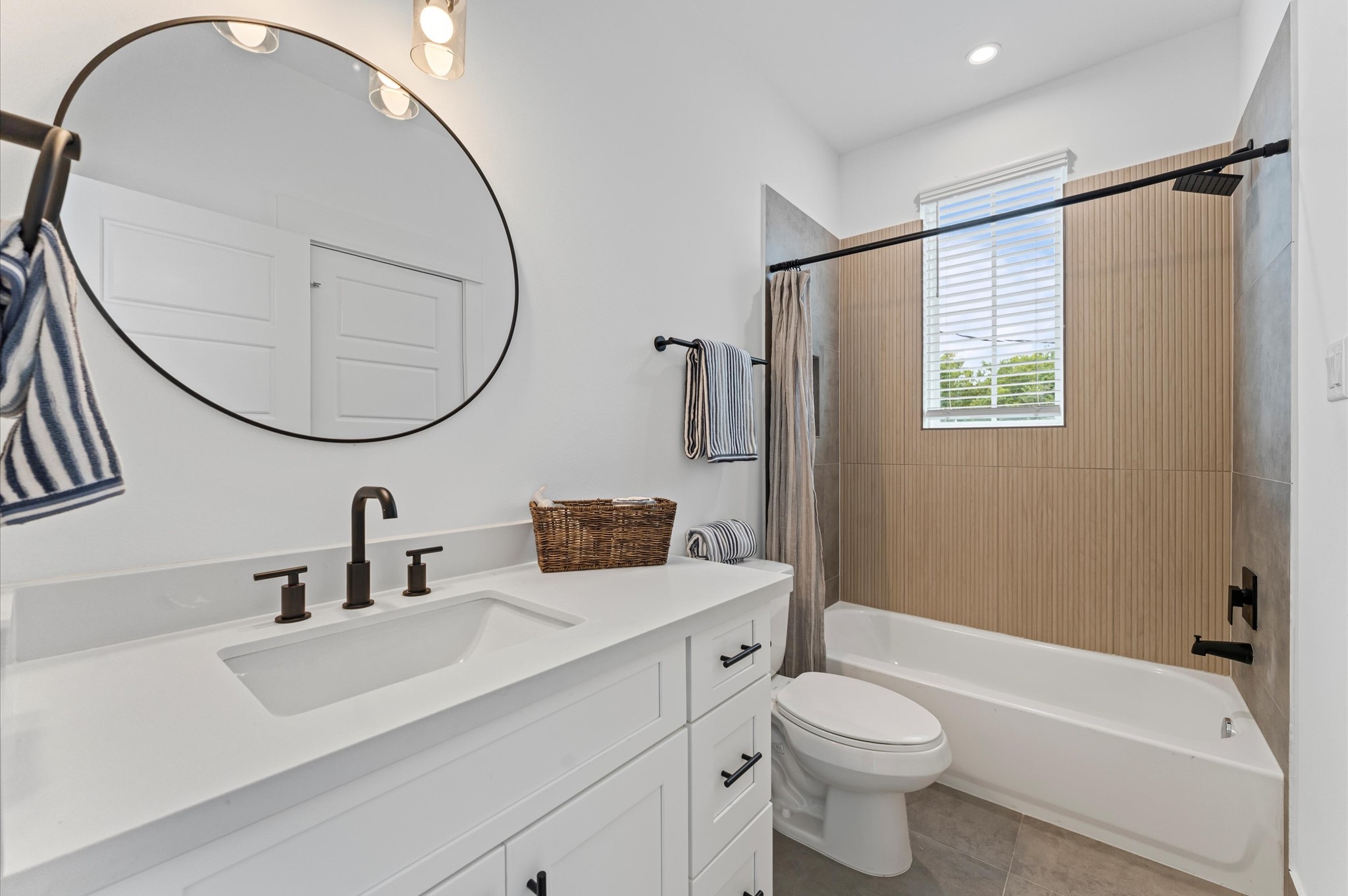 332 Neyland Street Property Photo 26