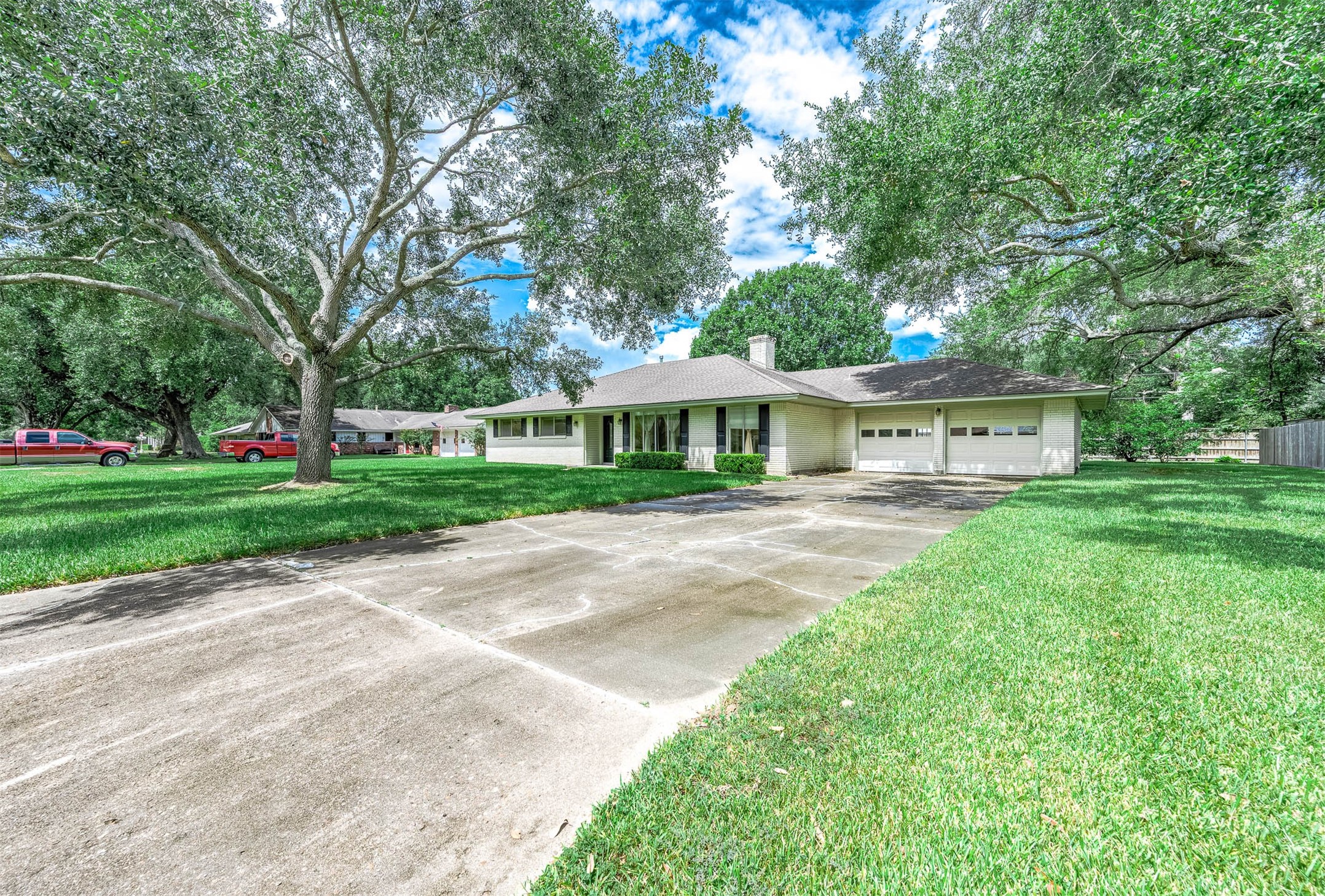 212 E Crestmont Drive Property Photo 5