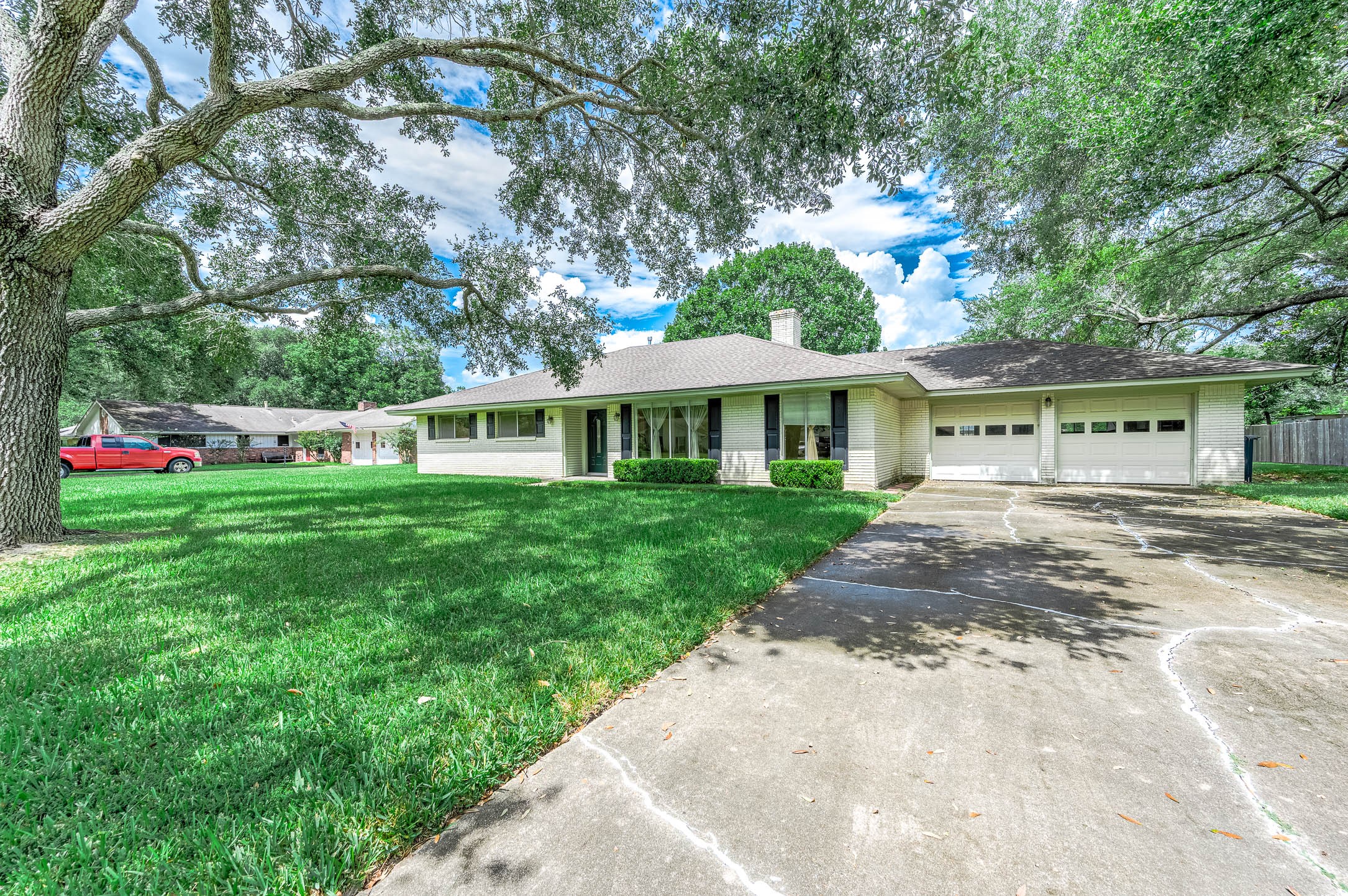 212 E Crestmont Drive Property Photo 6