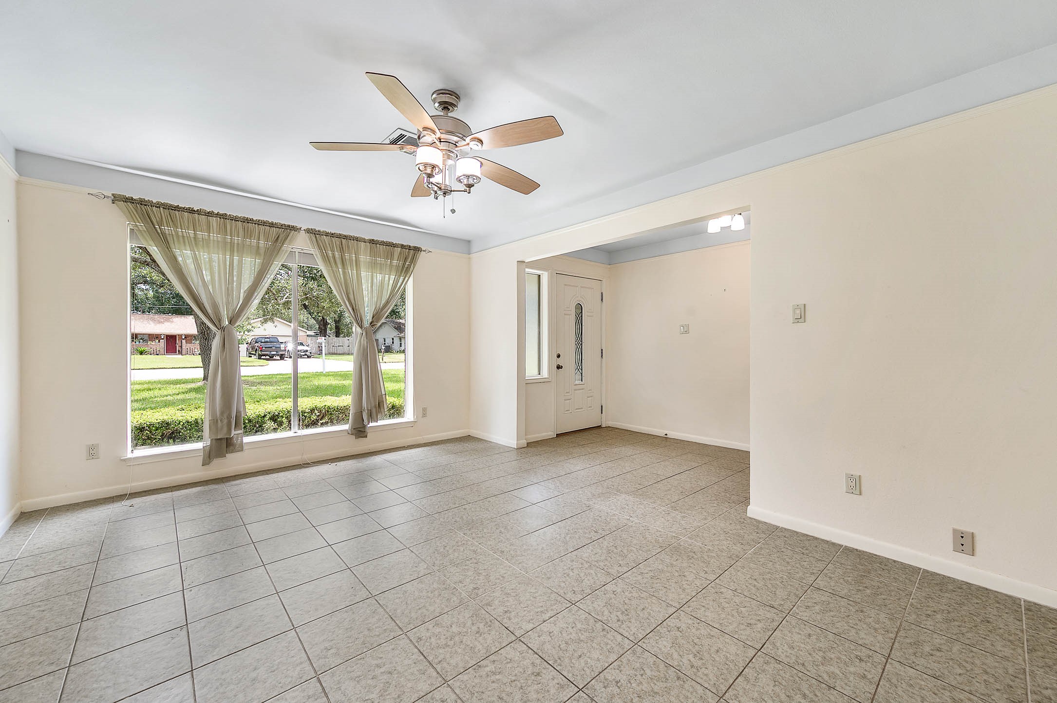 212 E Crestmont Drive Property Photo 12