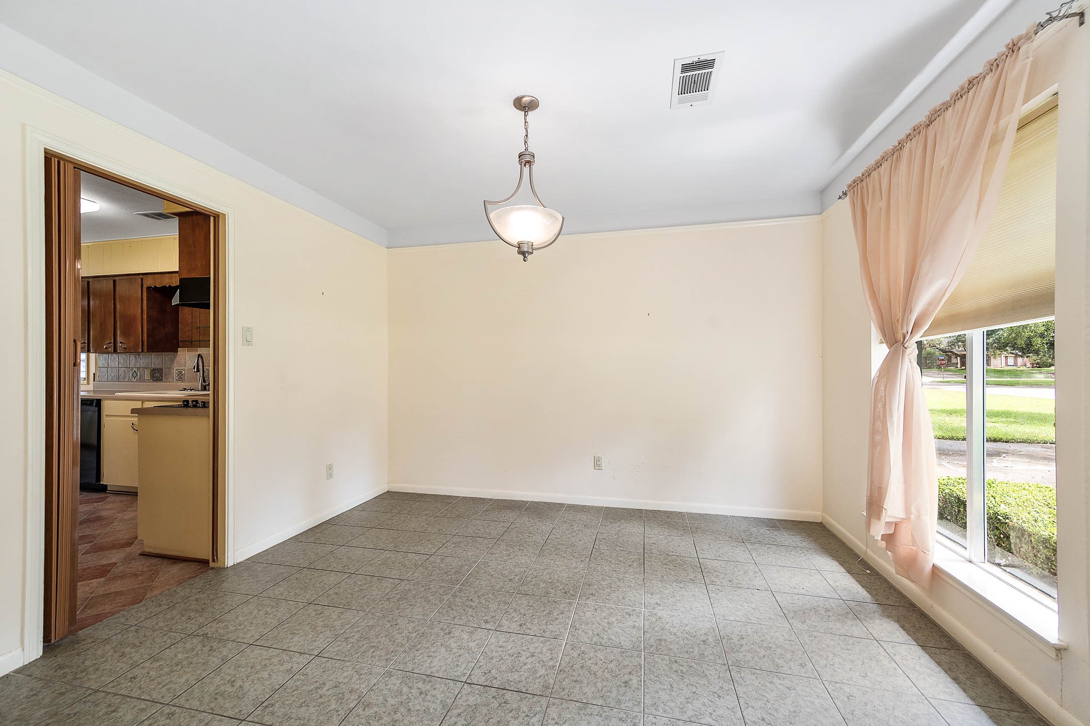 212 E Crestmont Drive Property Photo 14