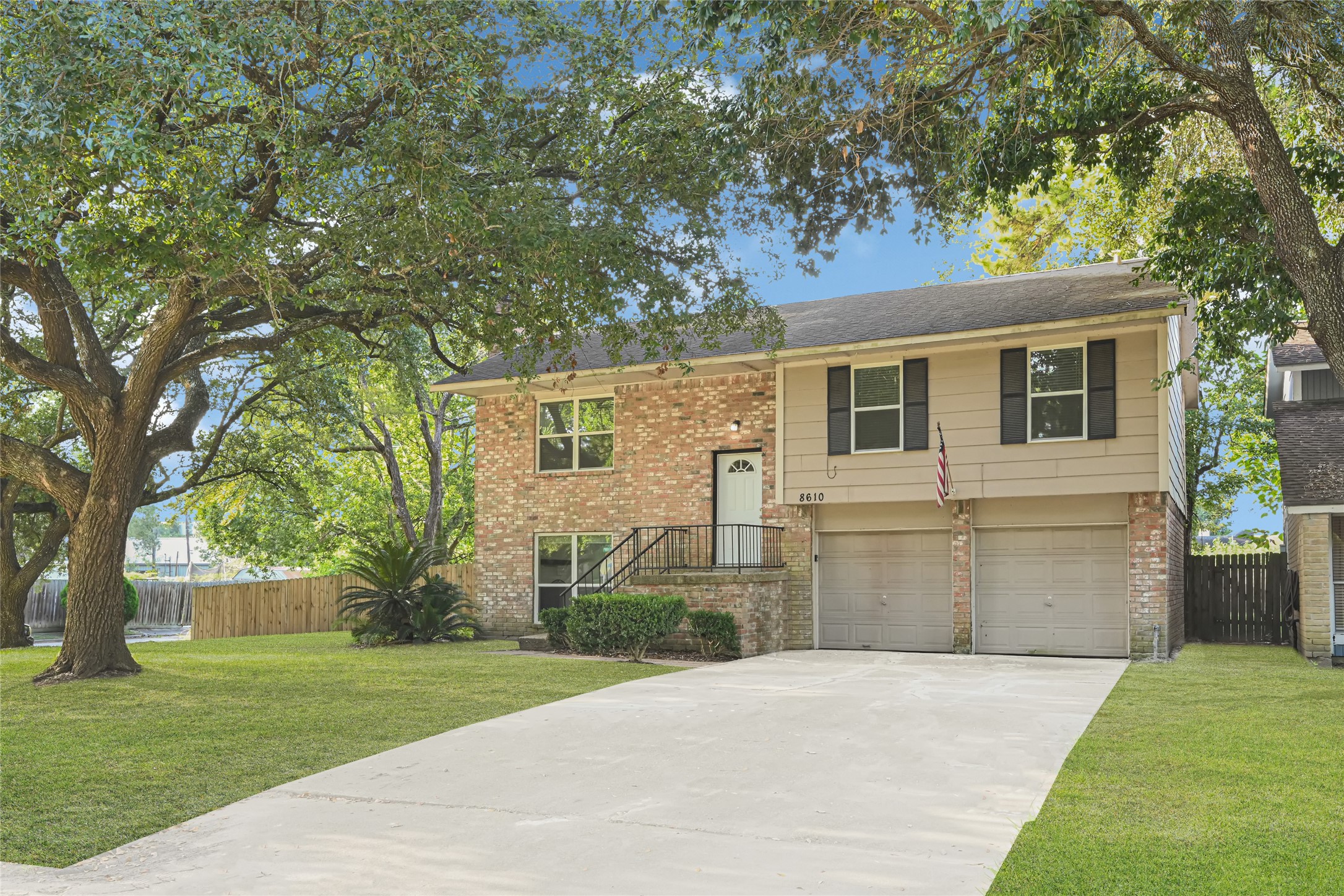8610 Timber View Drive Property Photo 1