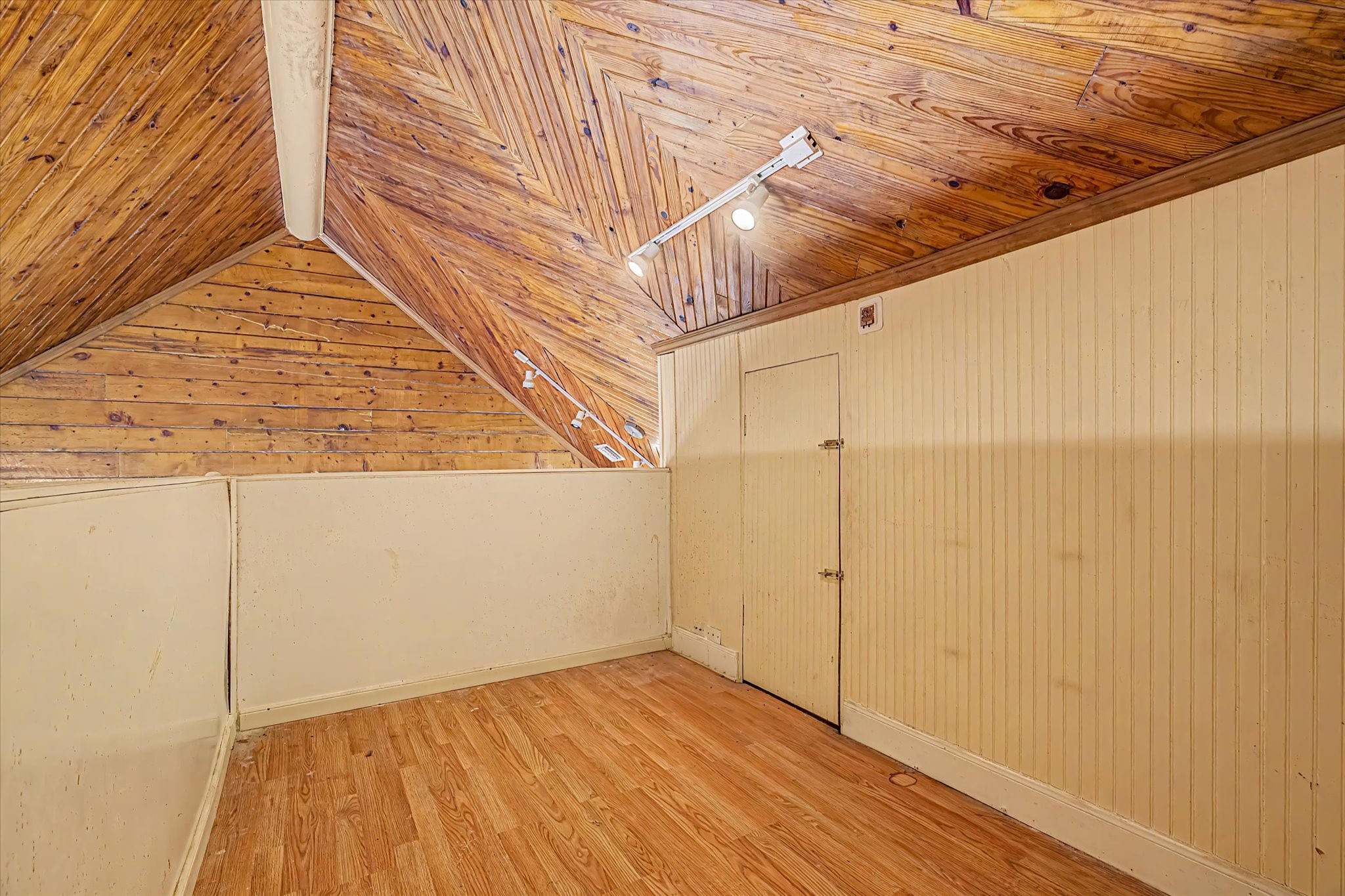 319 Oakland Street Property Photo 33