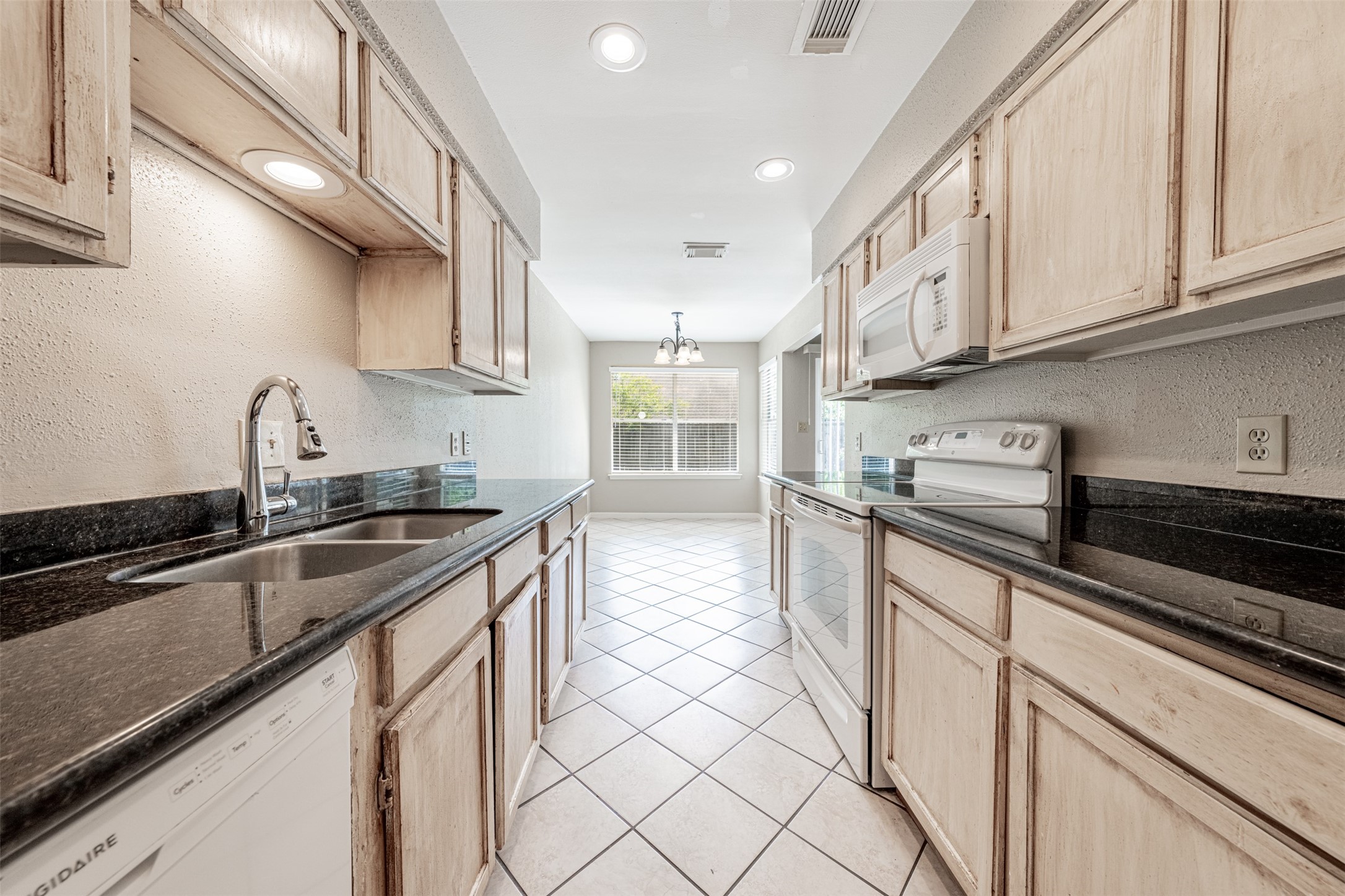 2342 Sunset Trail Property Photo 7