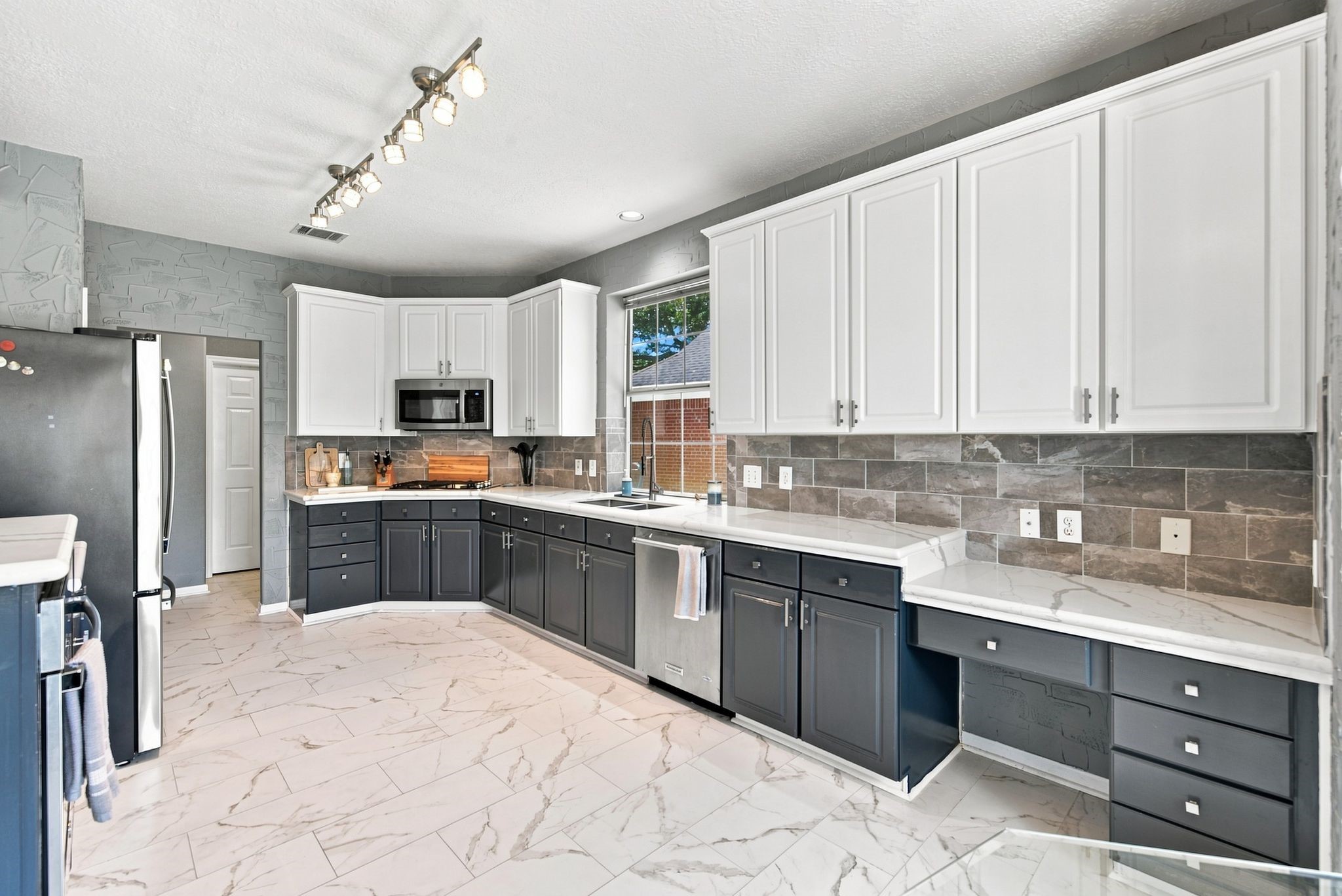 13507 Willow Heights Court Property Photo 11