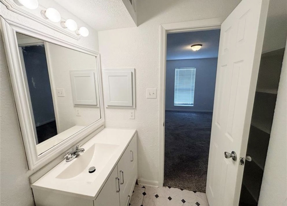8100 Creekbend Drive 152 Property Photo 6