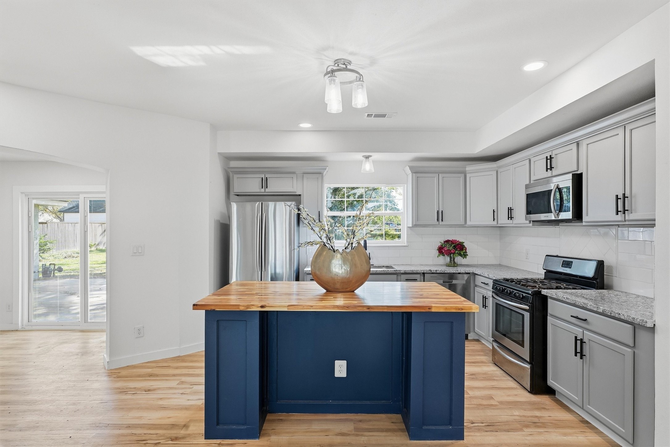 1740 6th Street Property Photo 2