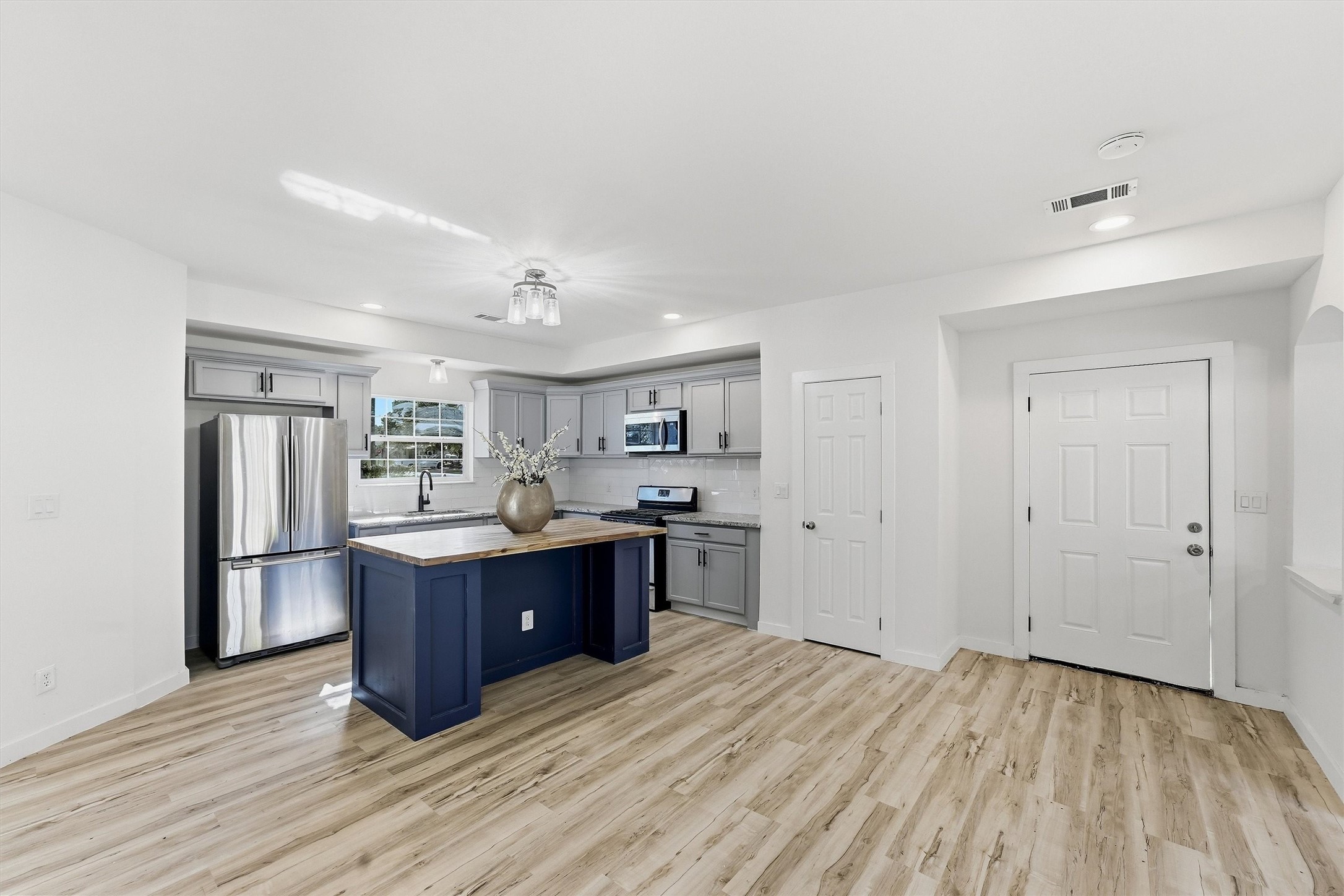 1740 6th Street Property Photo 4