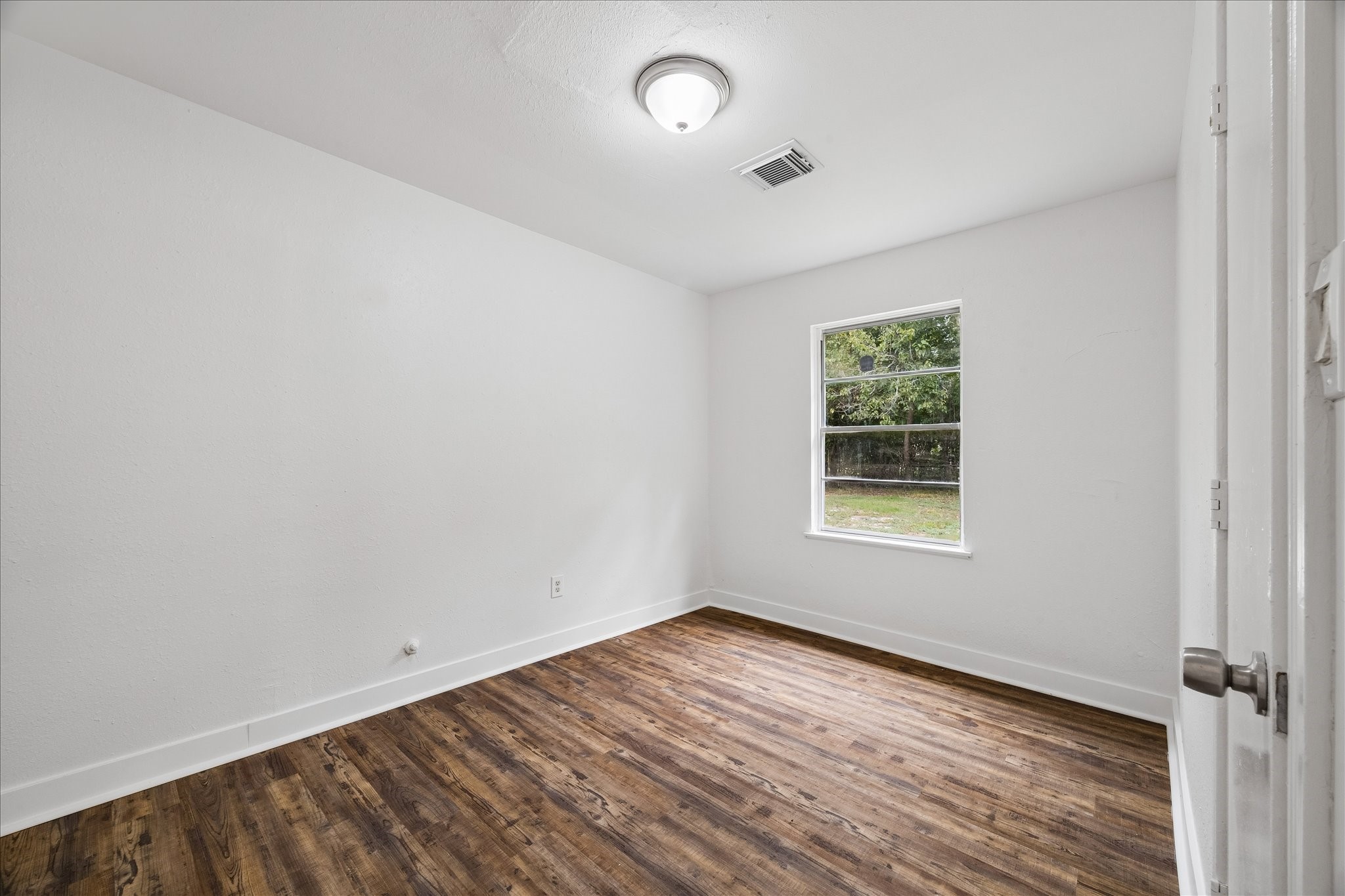 8607 Rockford Drive Property Photo 6