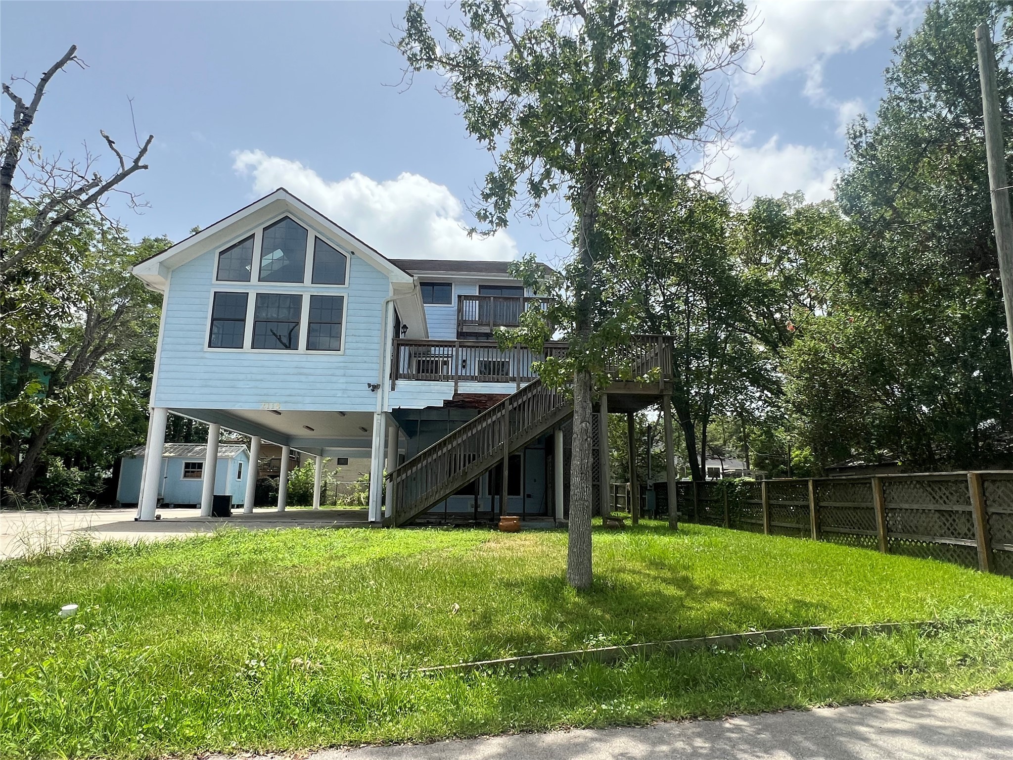 2115 Knollwood Street Property Photo