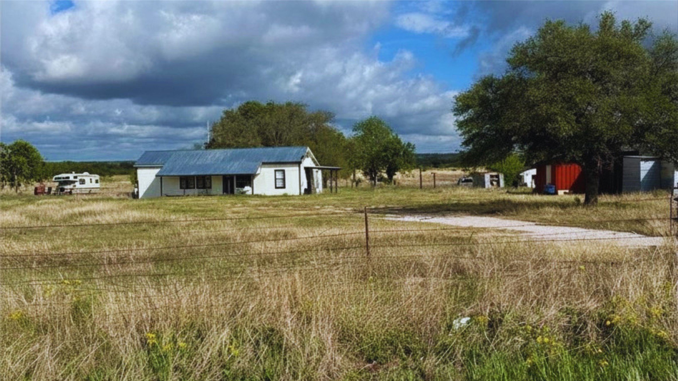718 E Fm 243 Property Photo 1