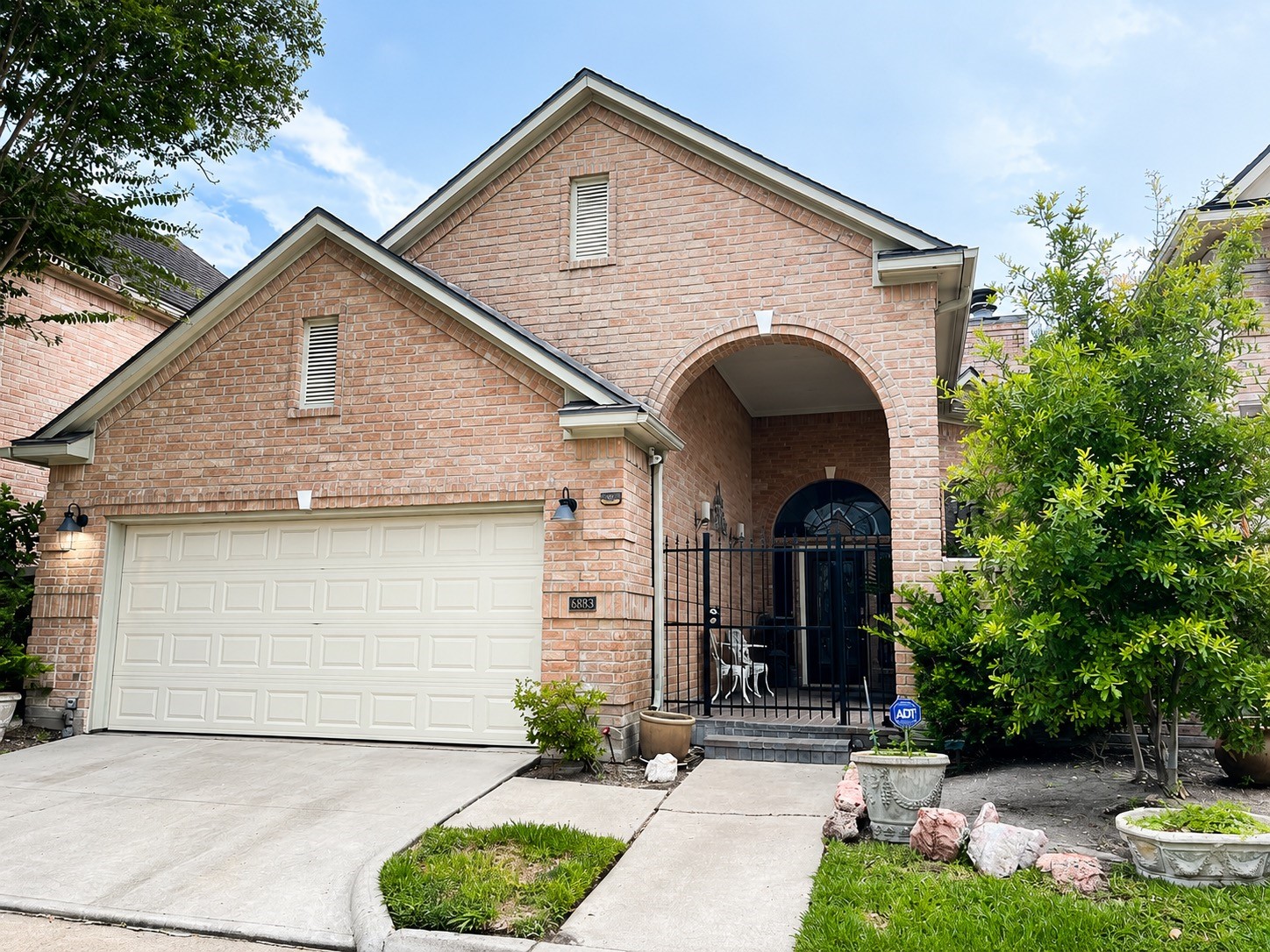 6983 Oakwood Park Property Photo 1
