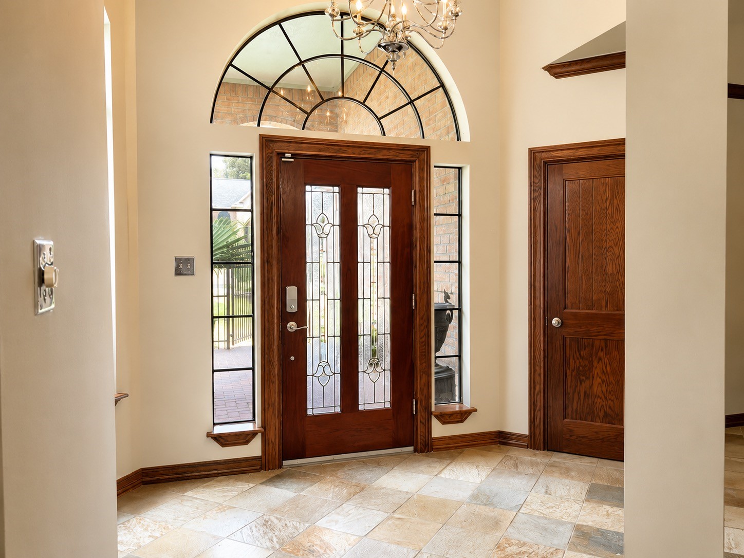 6983 Oakwood Park Property Photo 3
