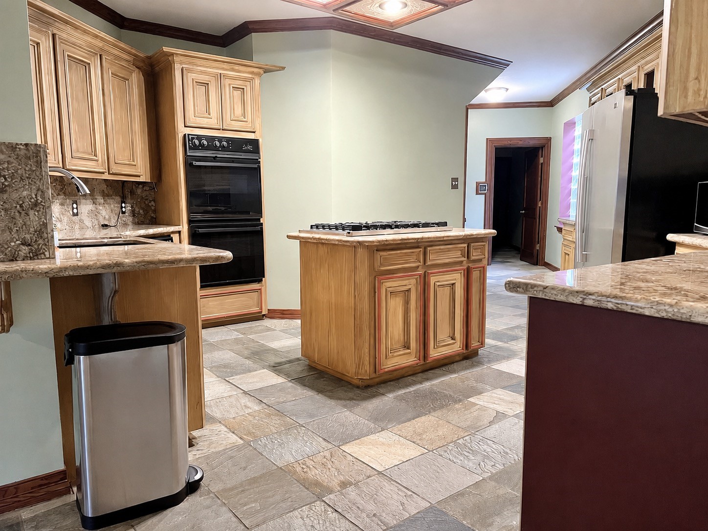 6983 Oakwood Park Property Photo 5