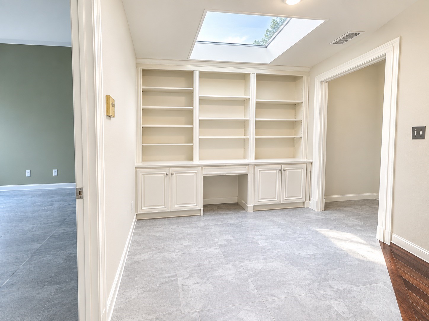 6983 Oakwood Park Property Photo 13
