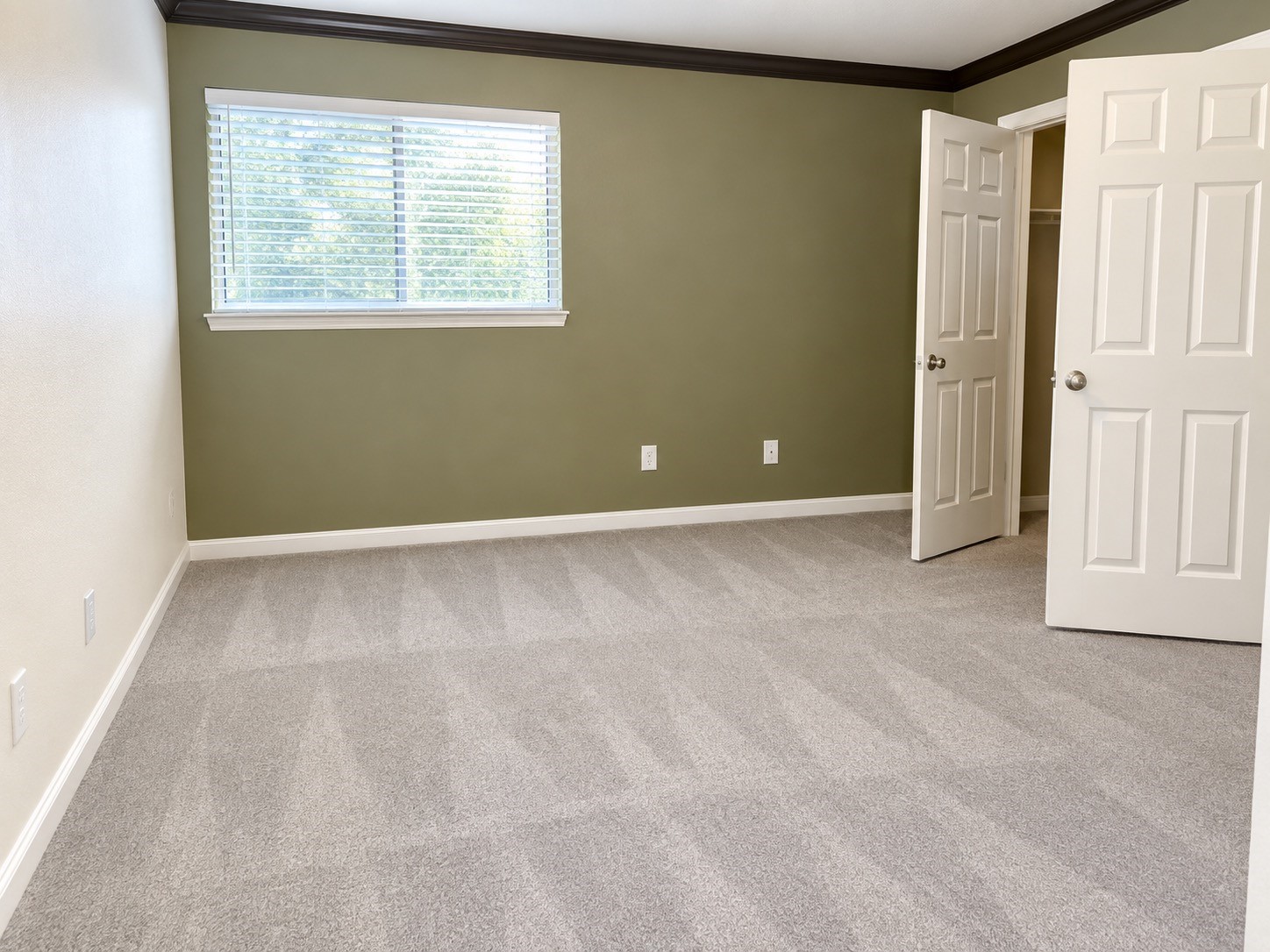 6983 Oakwood Park Property Photo 14