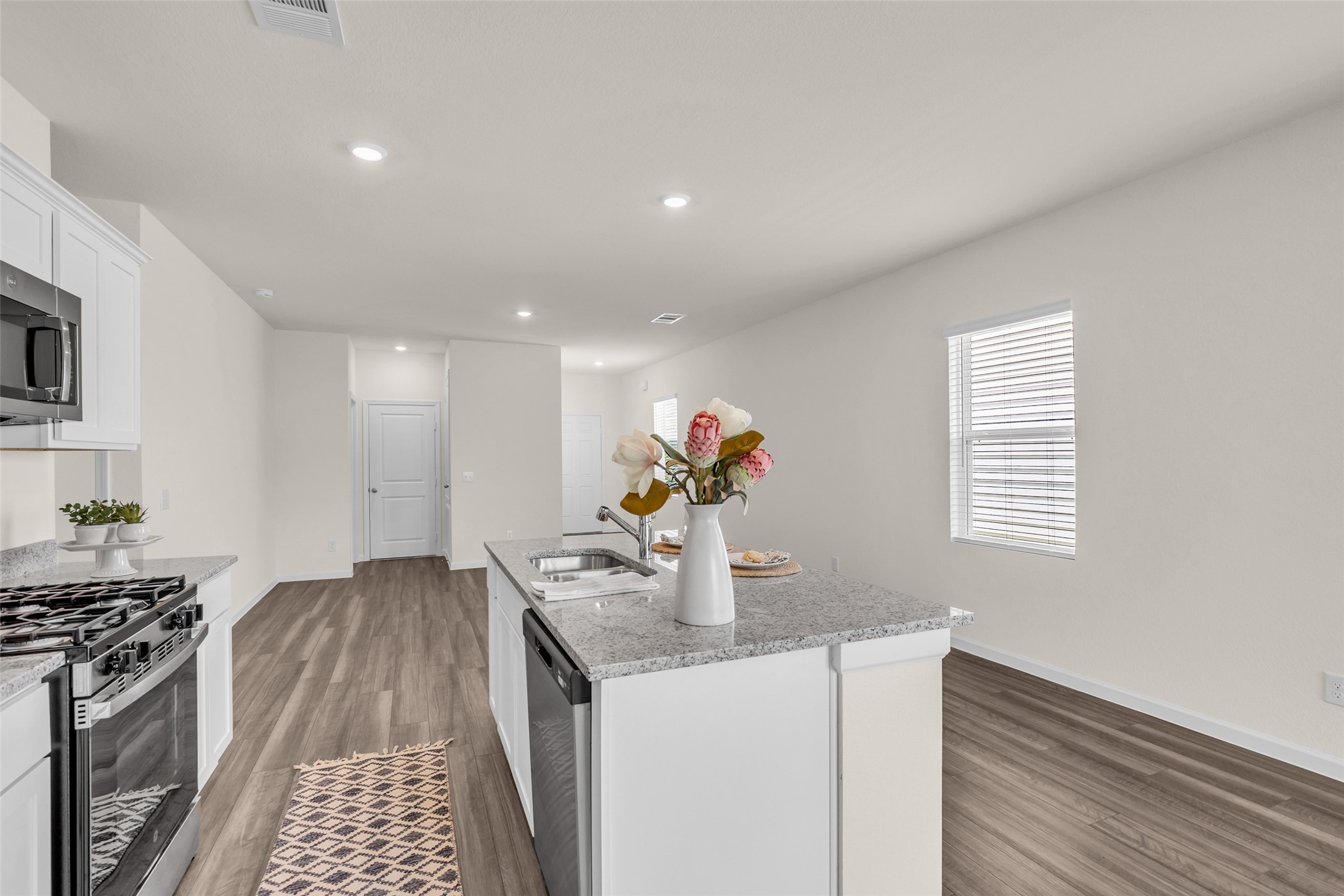 18669 Shauna Danielle Drive Property Photo 3