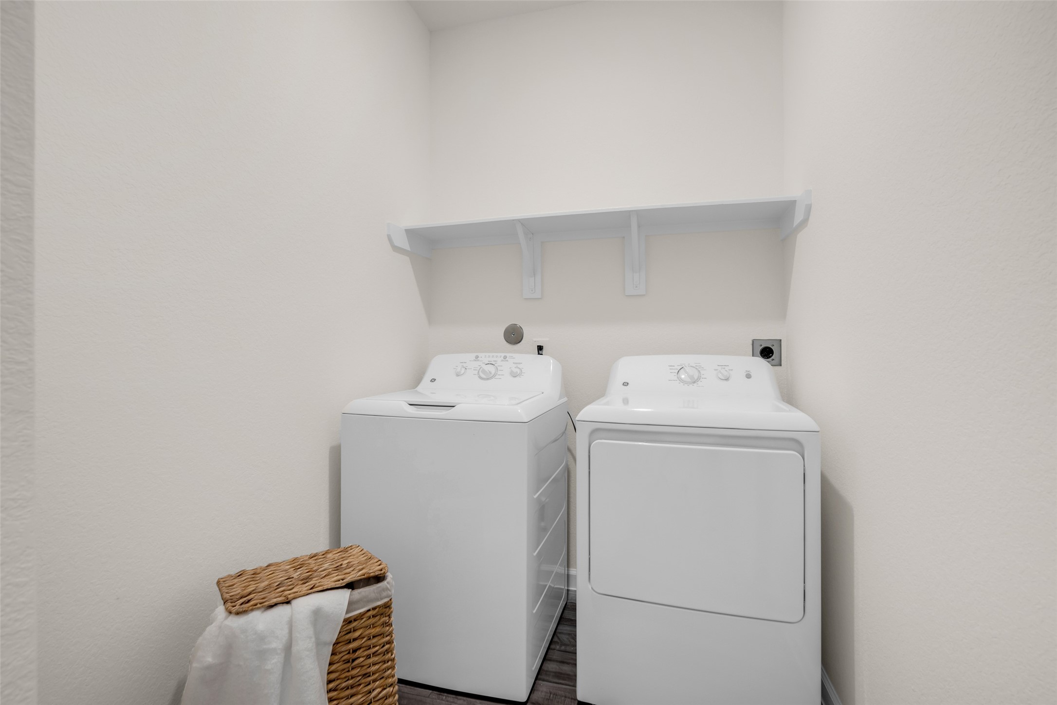 18669 Shauna Danielle Drive Property Photo 4
